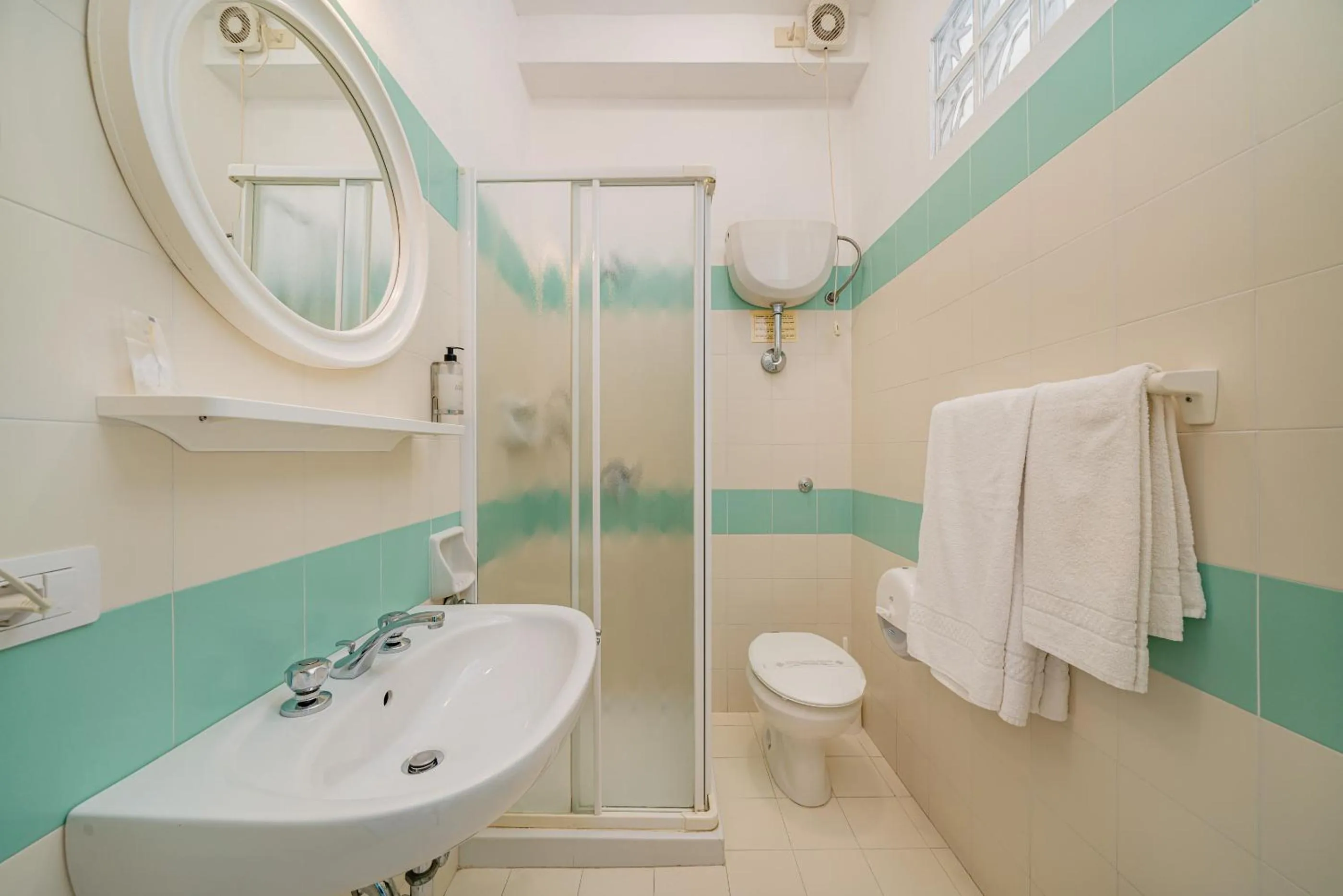 Shower in Hotel Marinaro