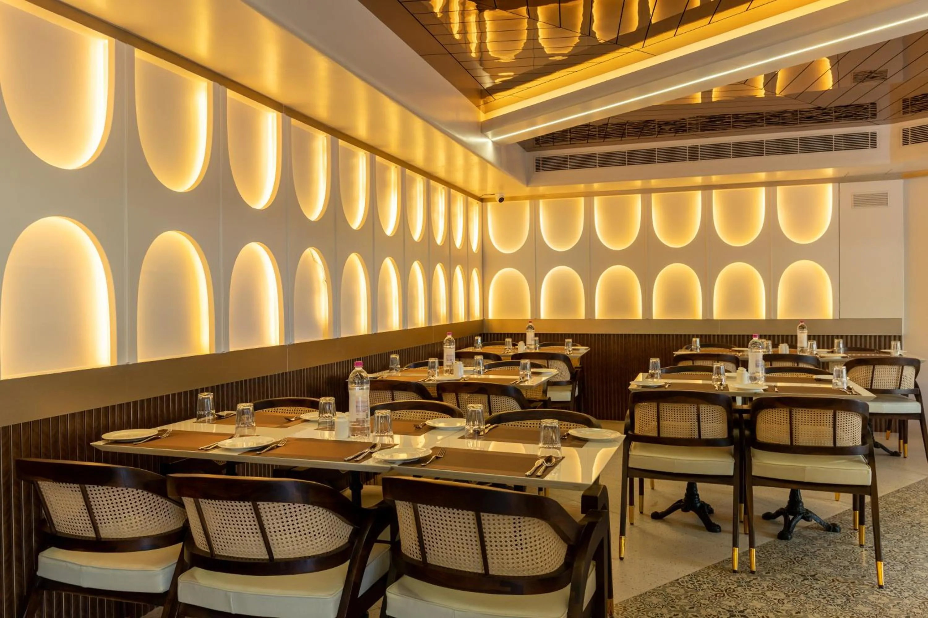 Restaurant/places to eat in La Moon Puducherry