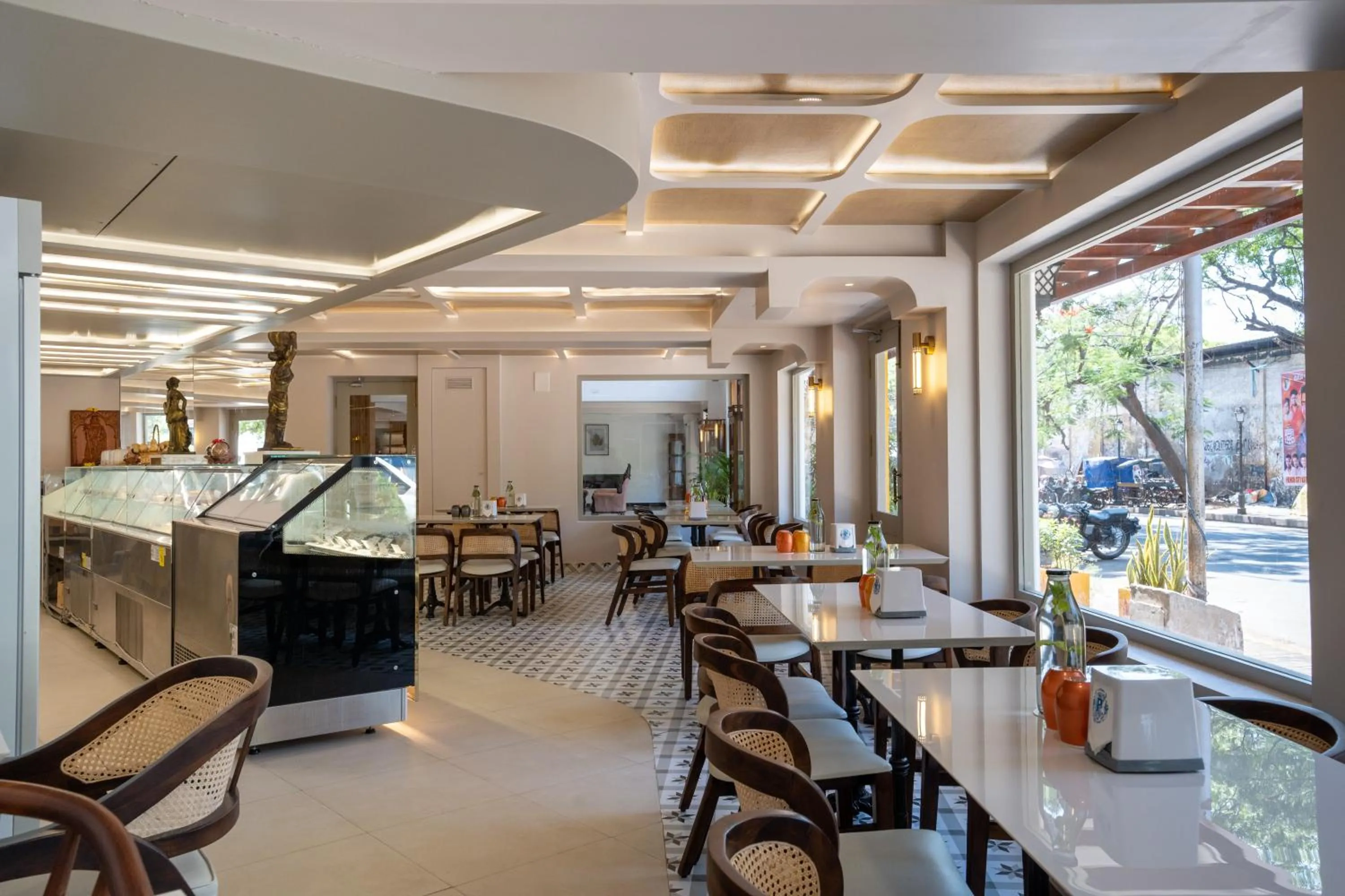Restaurant/places to eat in La Moon Puducherry