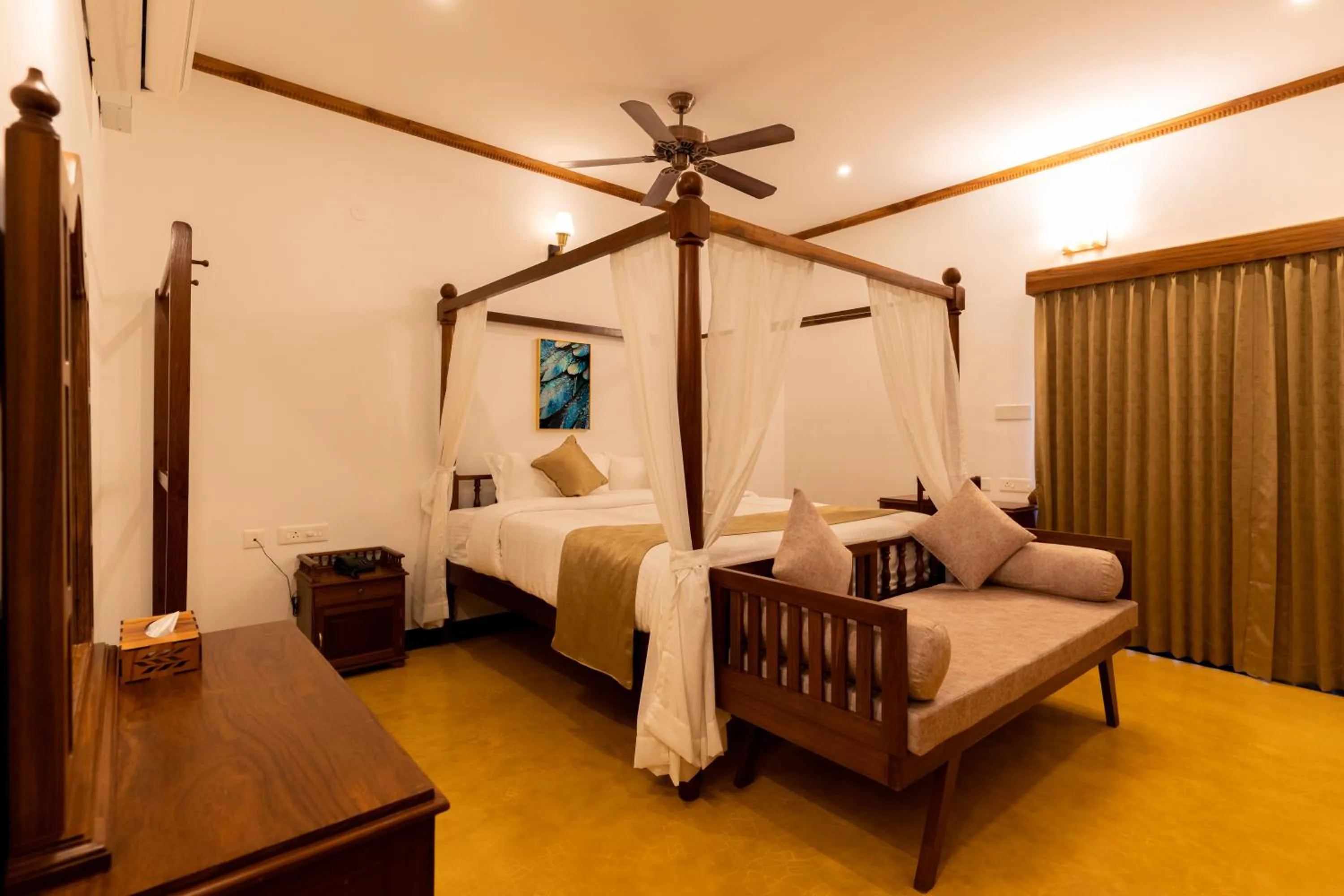 Photo of the whole room, Bed in La Moon Puducherry