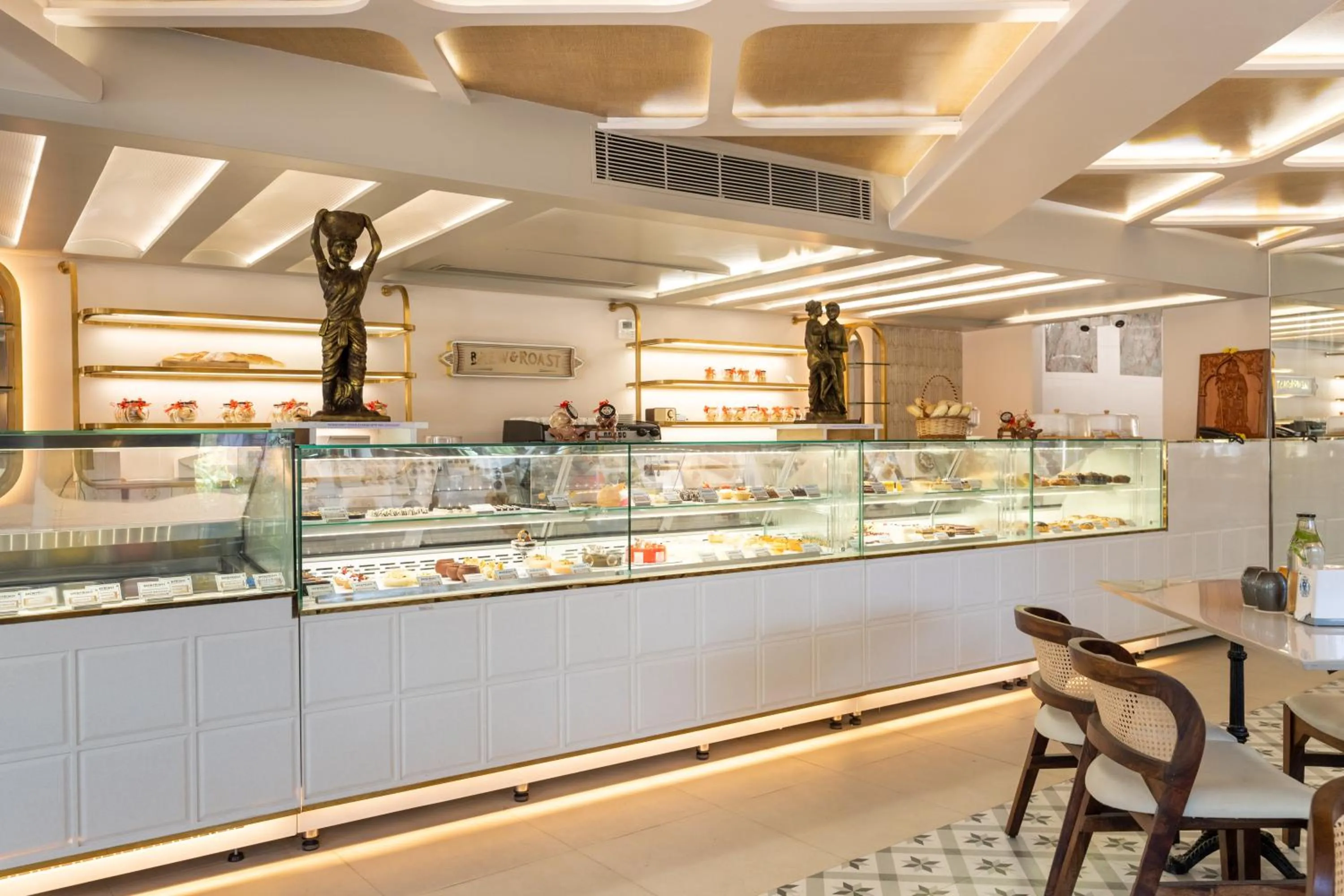 Restaurant/places to eat in La Moon Puducherry
