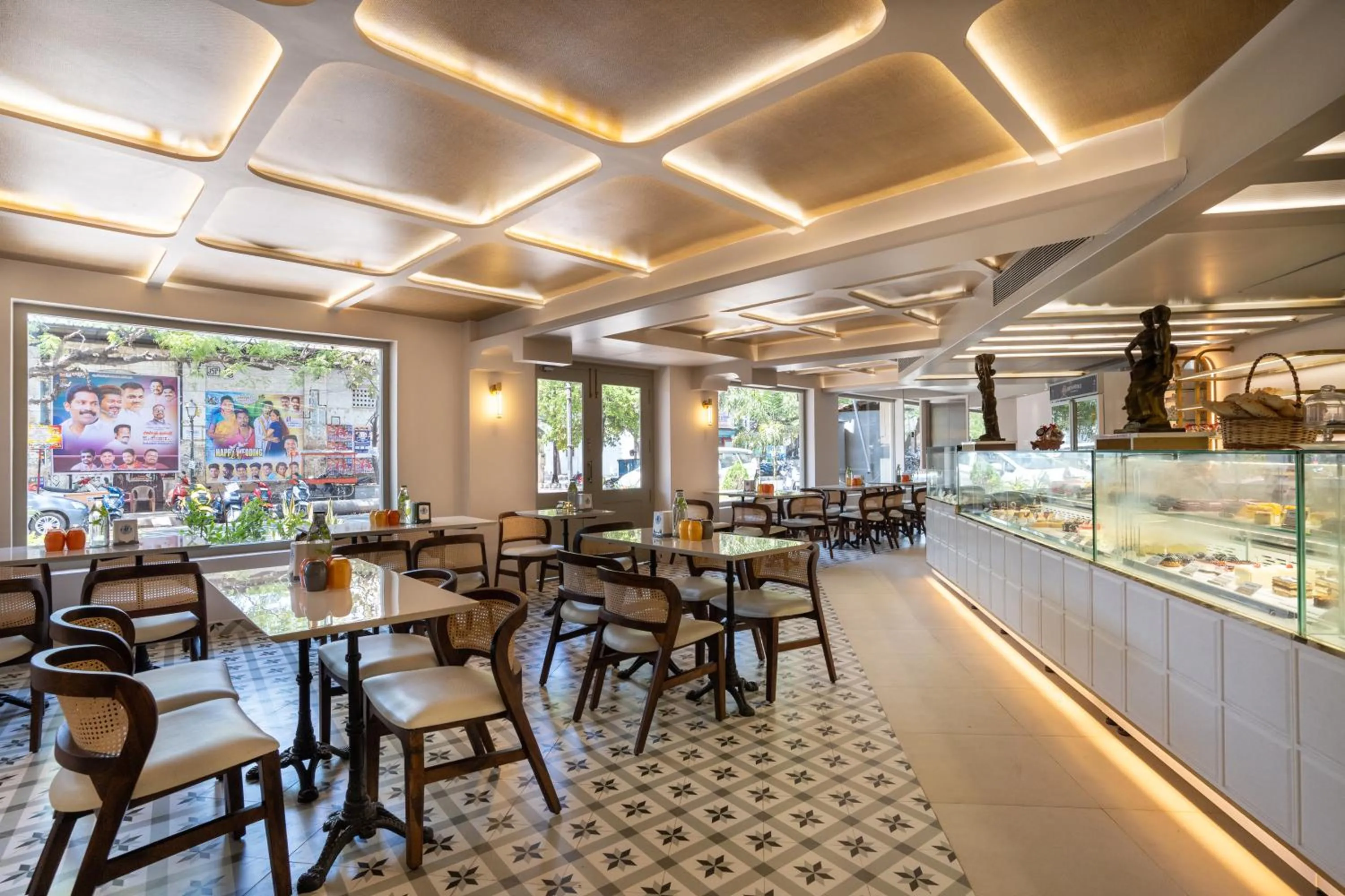 Restaurant/places to eat in La Moon Puducherry