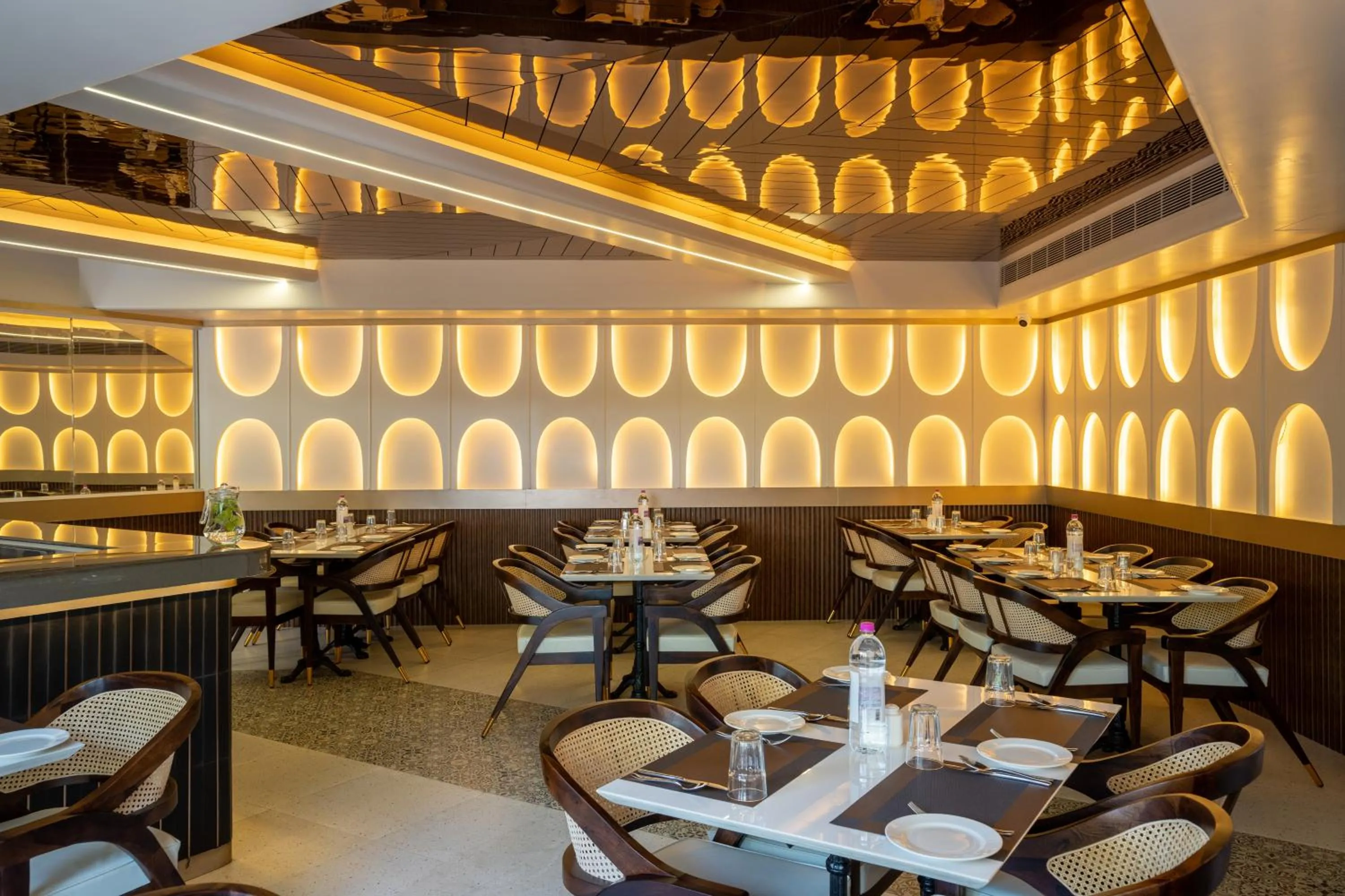 Restaurant/places to eat in La Moon Puducherry