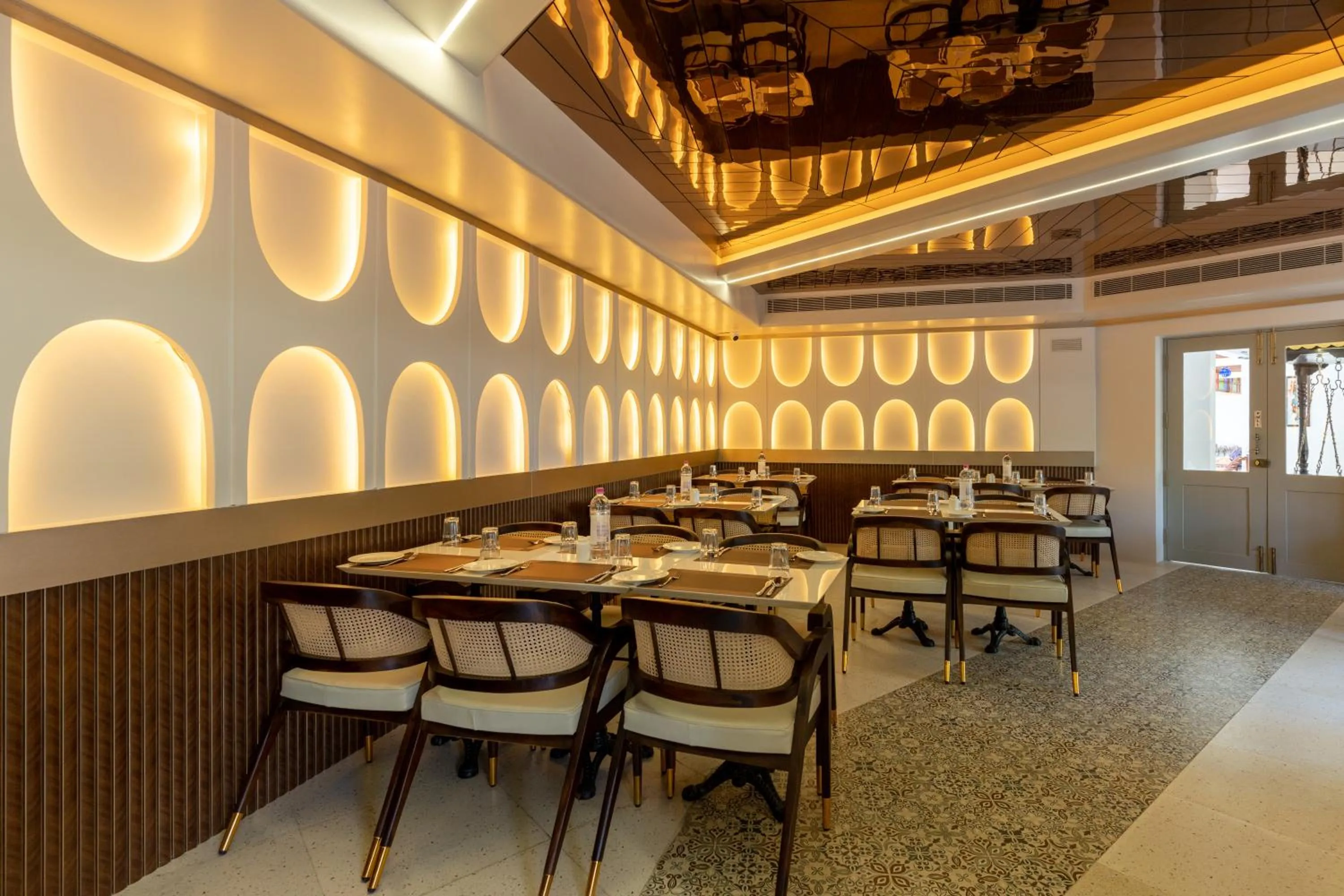 Restaurant/places to eat in La Moon Puducherry