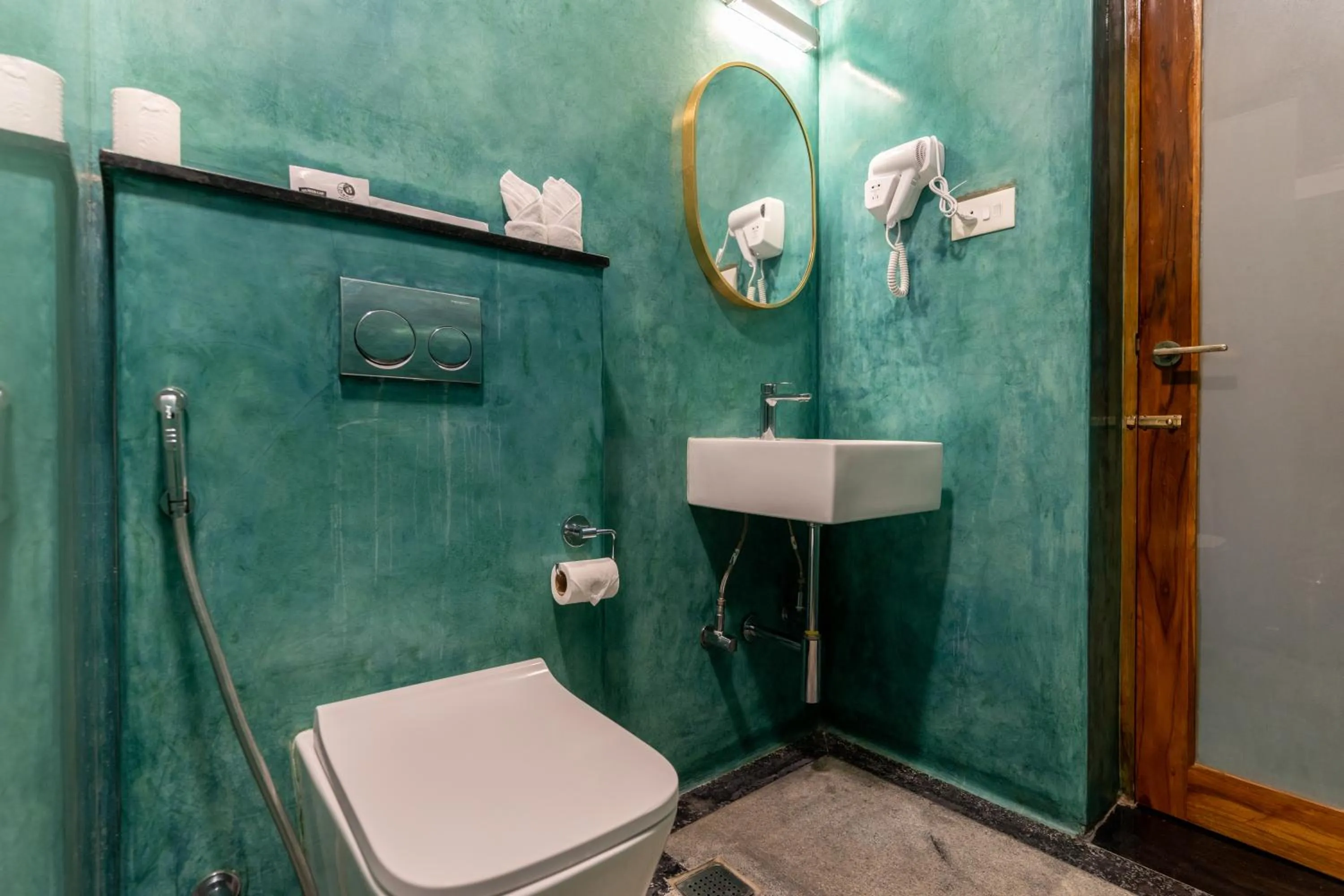 Toilet in La Moon Puducherry