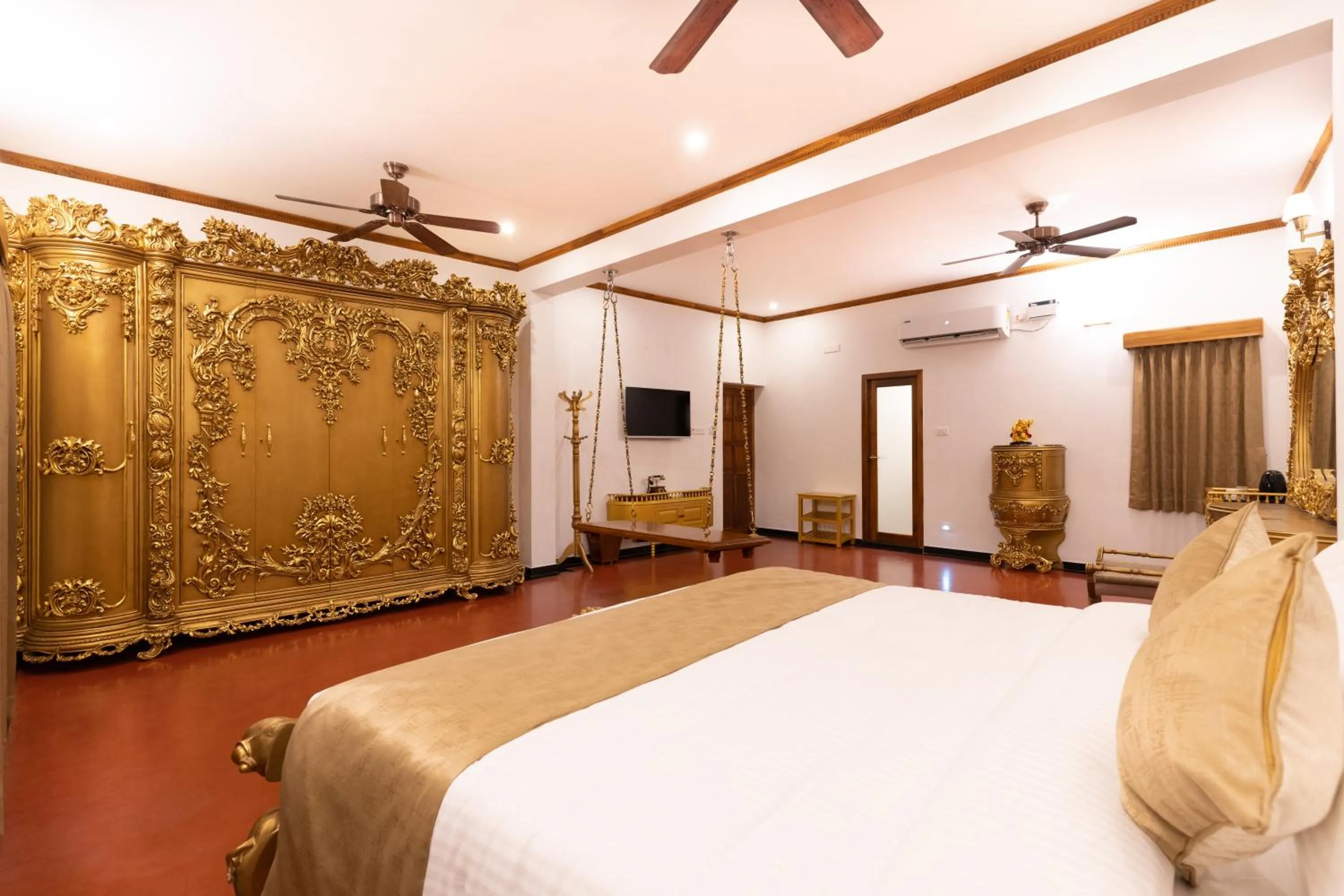 Bed in La Moon Puducherry