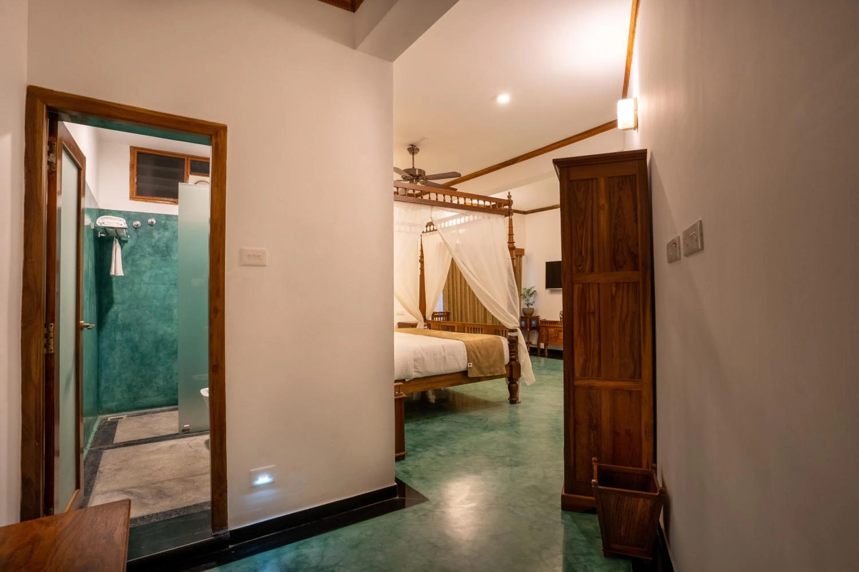 Photo of the whole room, Bed in La Moon Puducherry