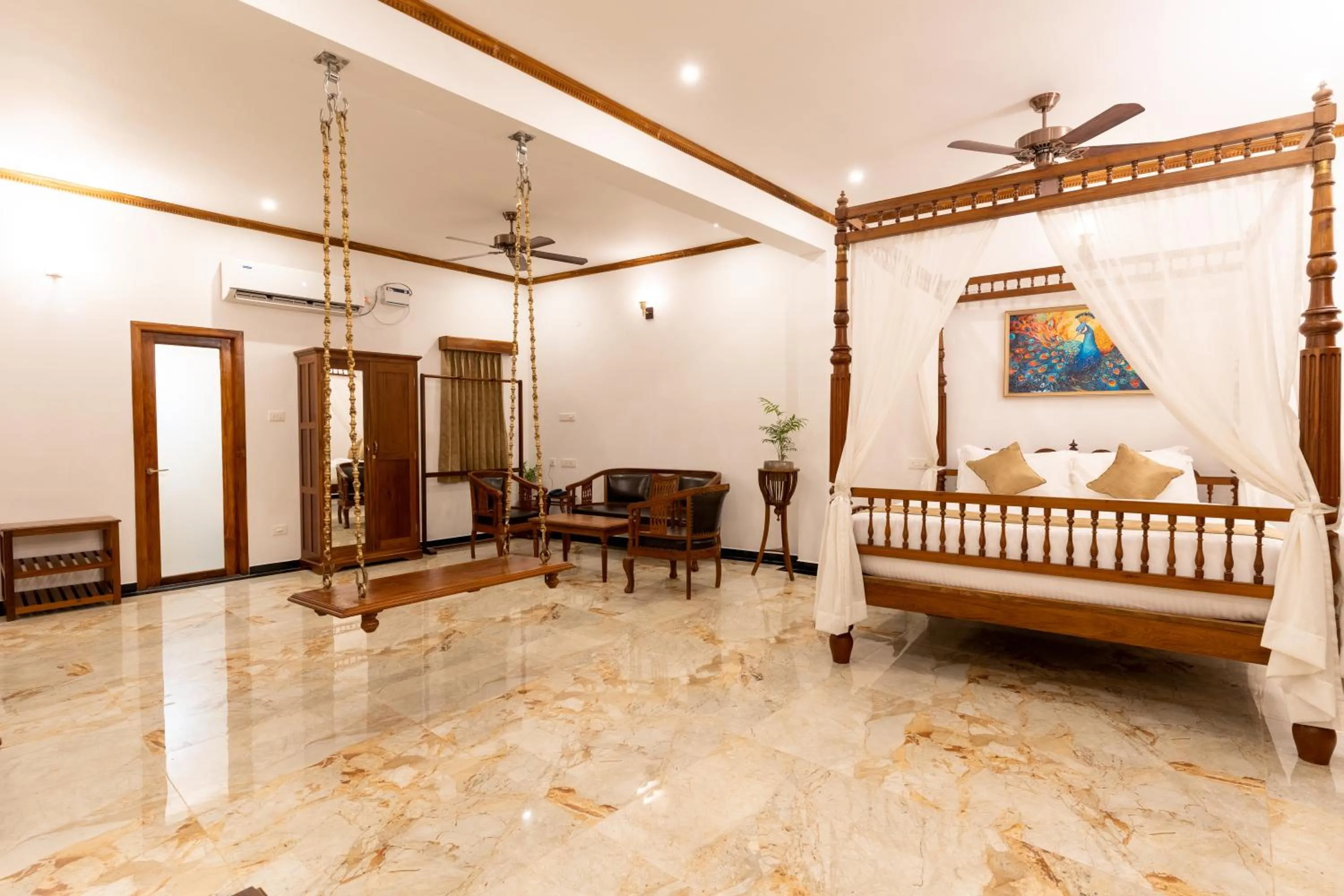 Photo of the whole room, Bed in La Moon Puducherry