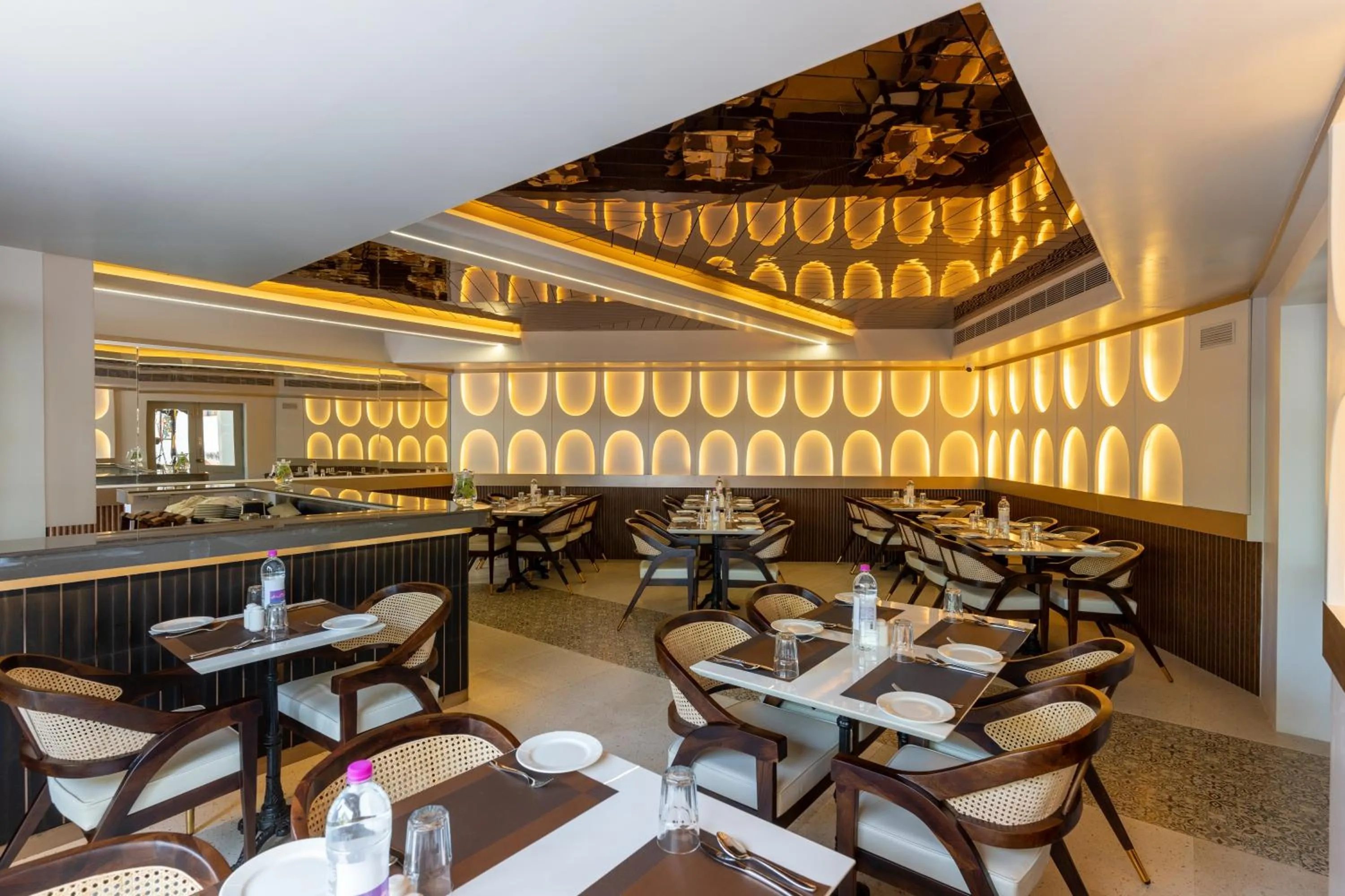 Restaurant/places to eat in La Moon Puducherry