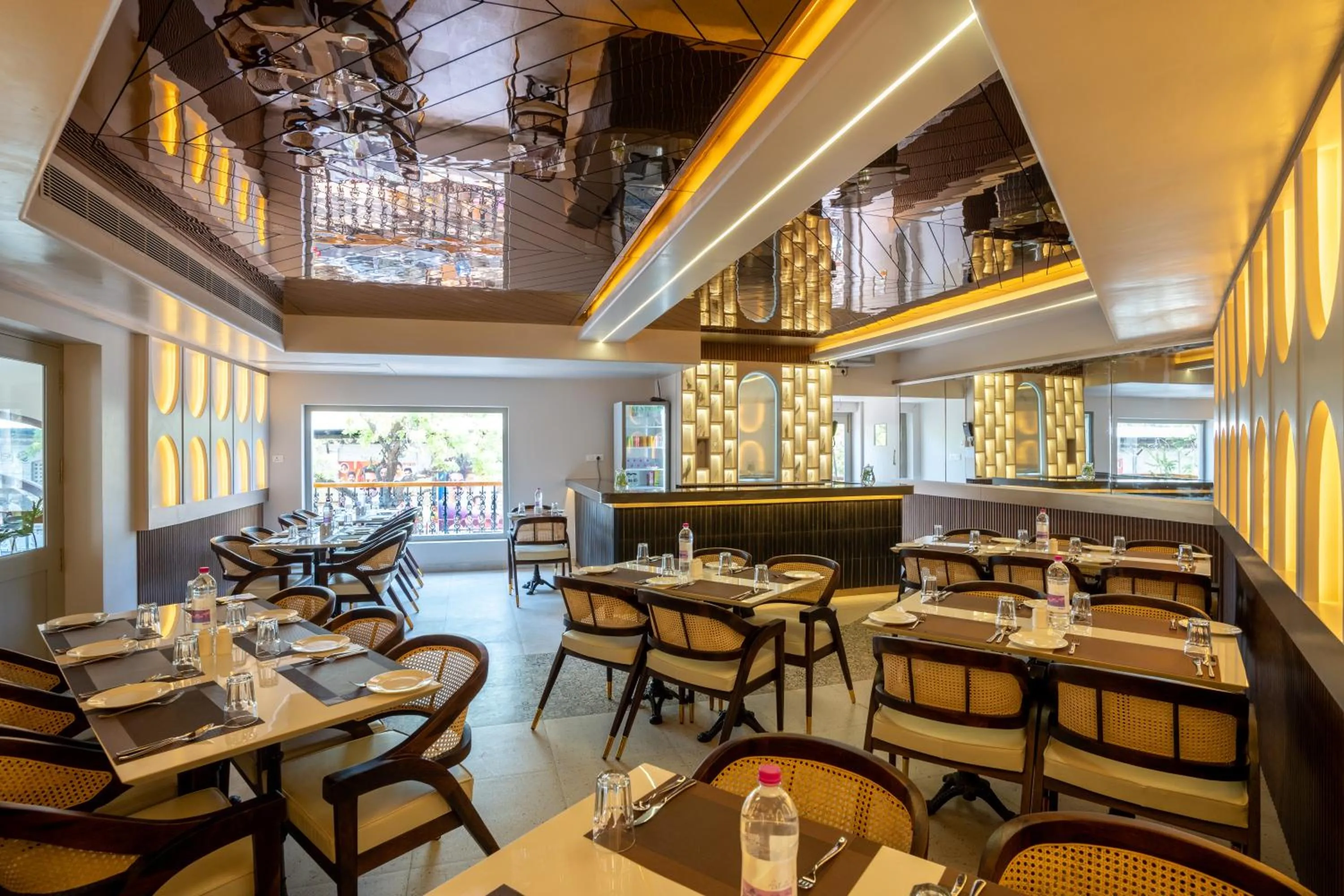 Restaurant/places to eat in La Moon Puducherry