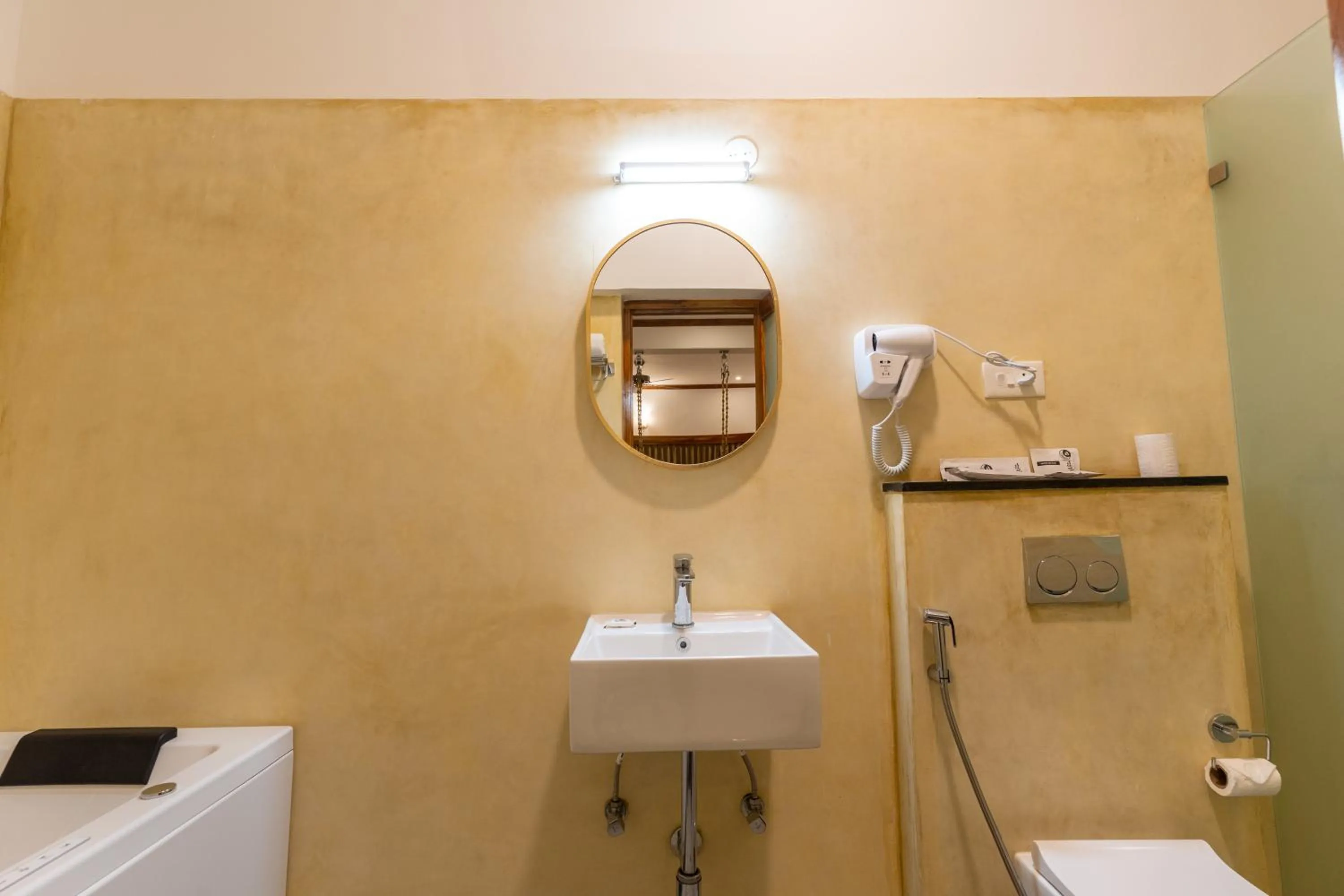 Toilet in La Moon Puducherry