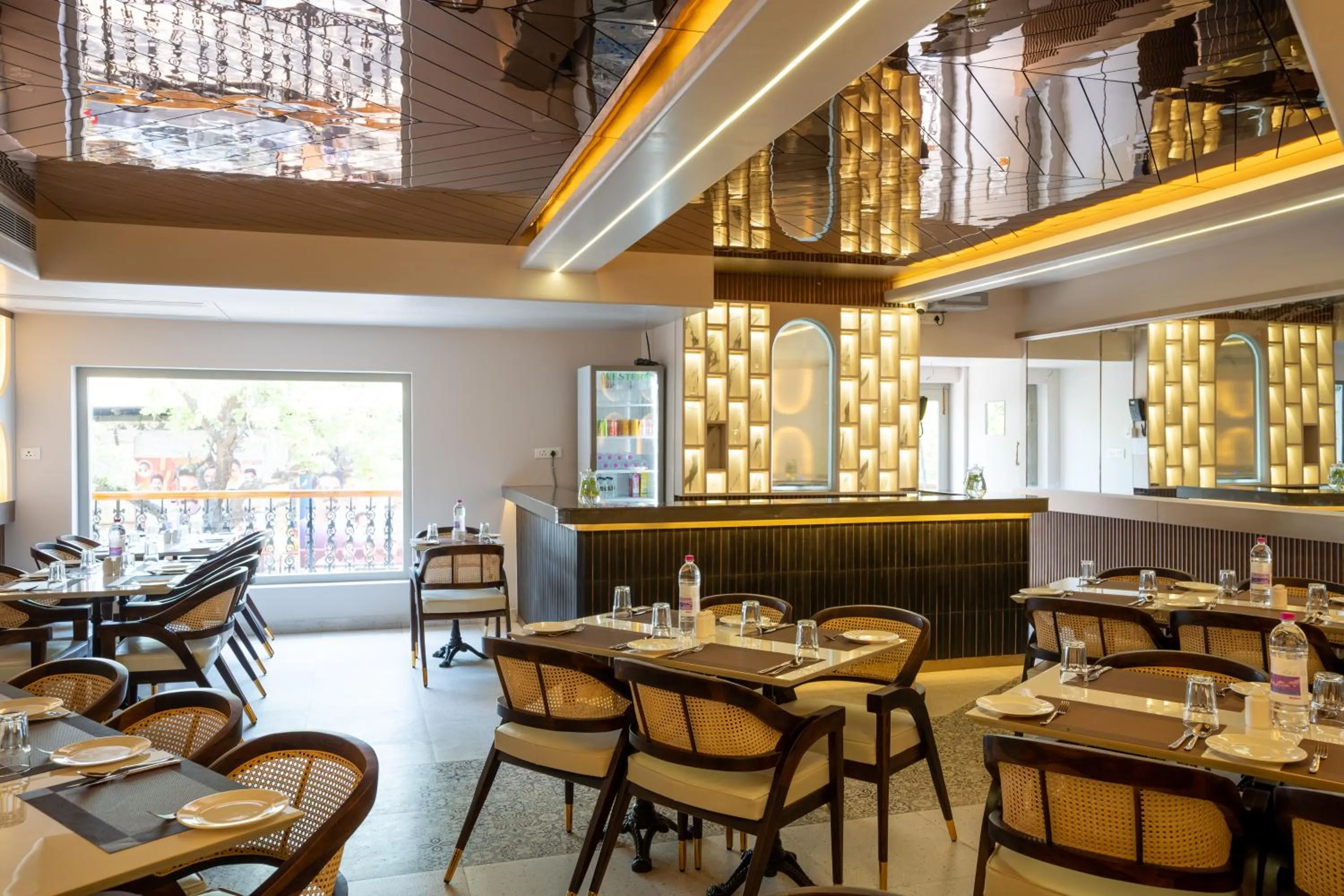 Restaurant/places to eat in La Moon Puducherry