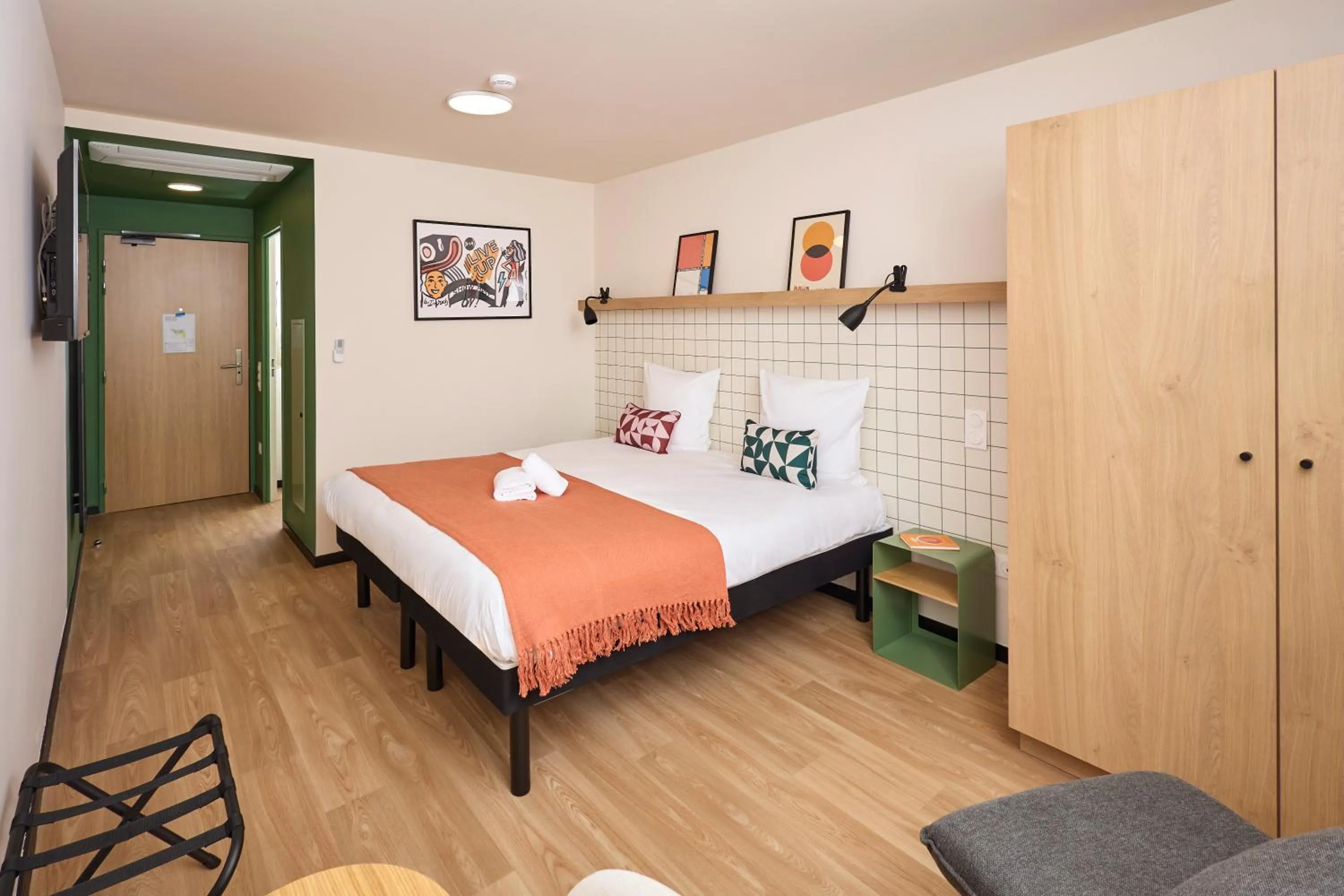 Bedroom, Bed in Hife Vélizy