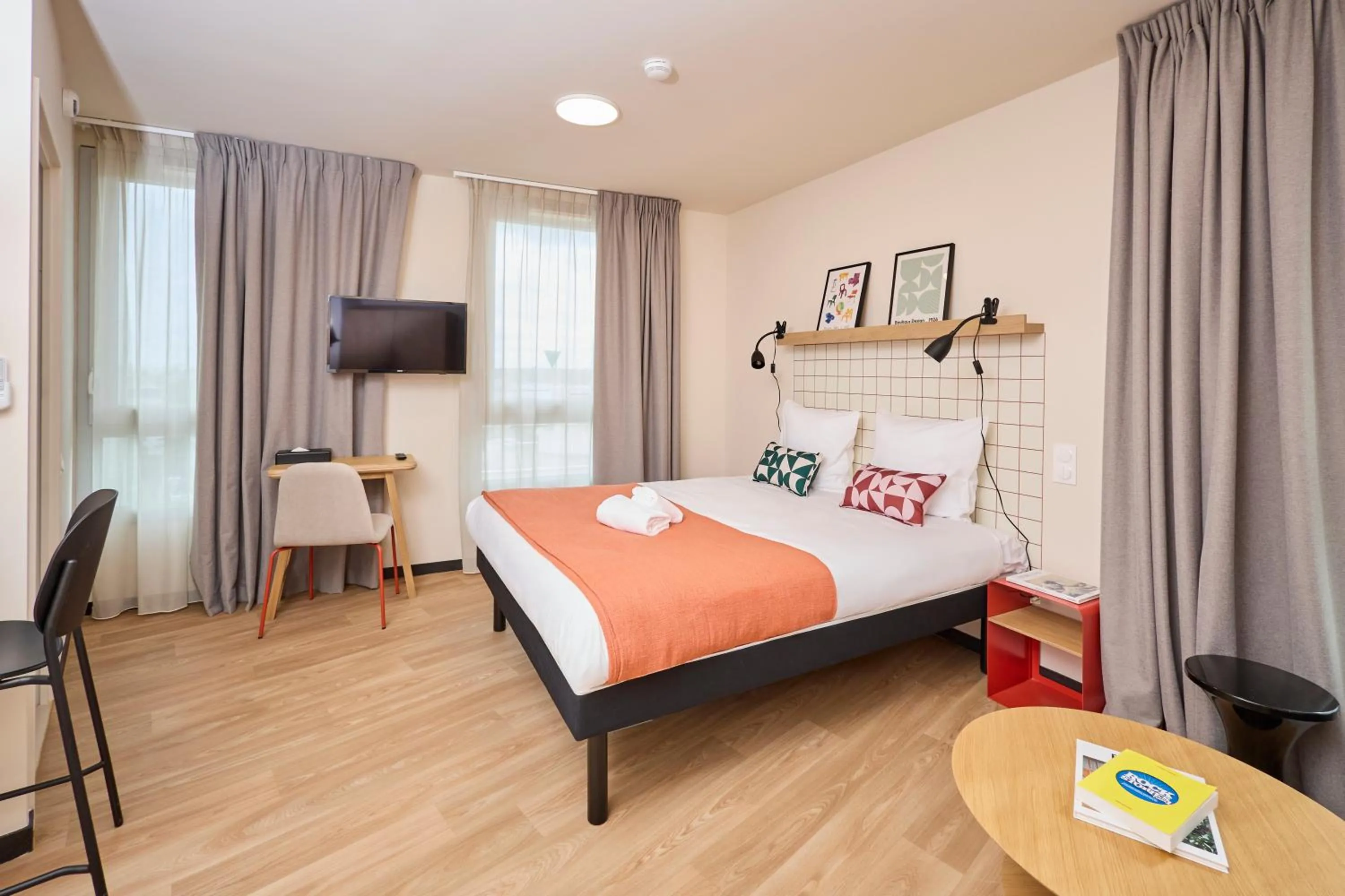 Bedroom, Bed in Hife Vélizy