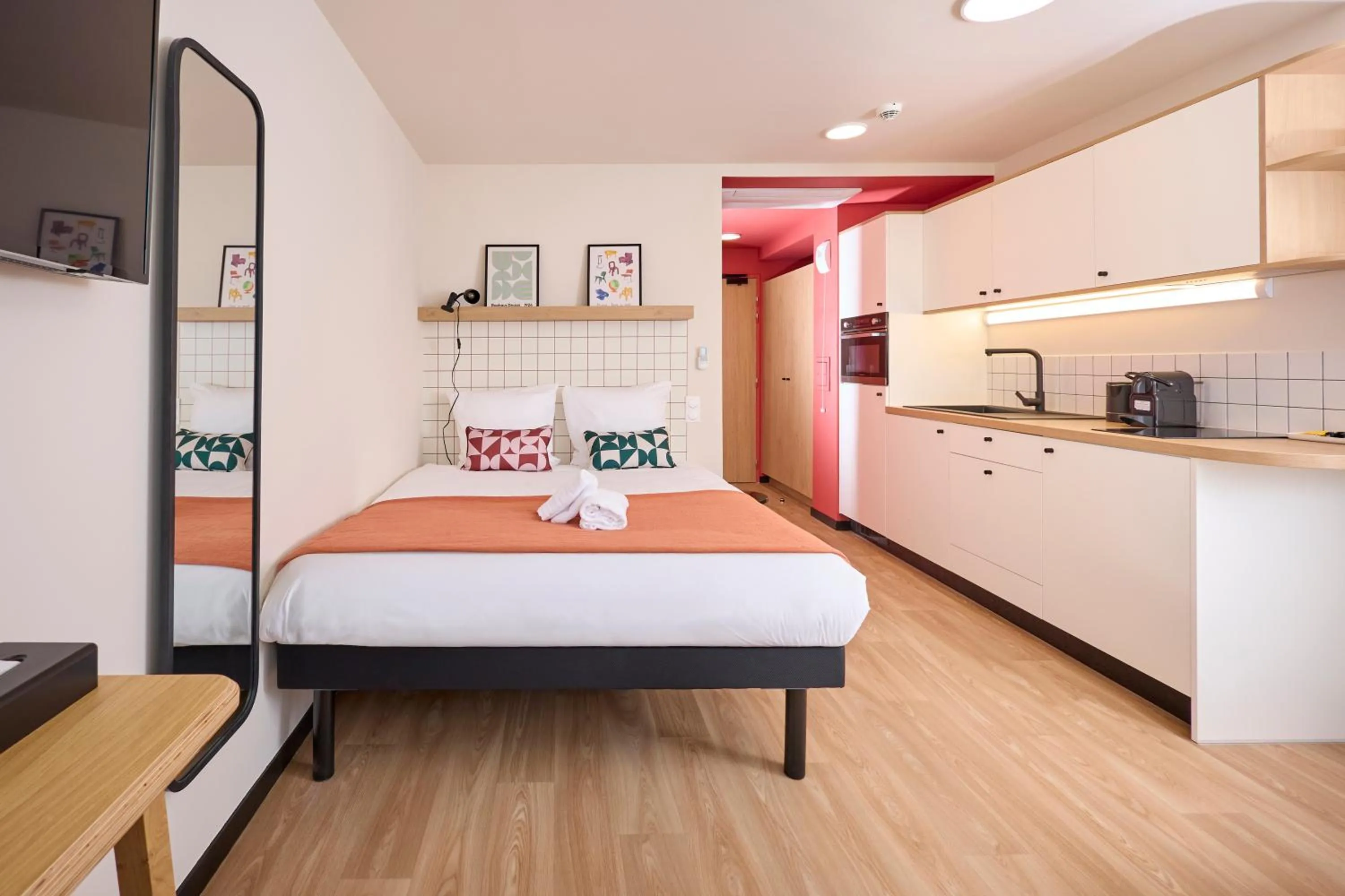 Bedroom, Bed in Hife Vélizy