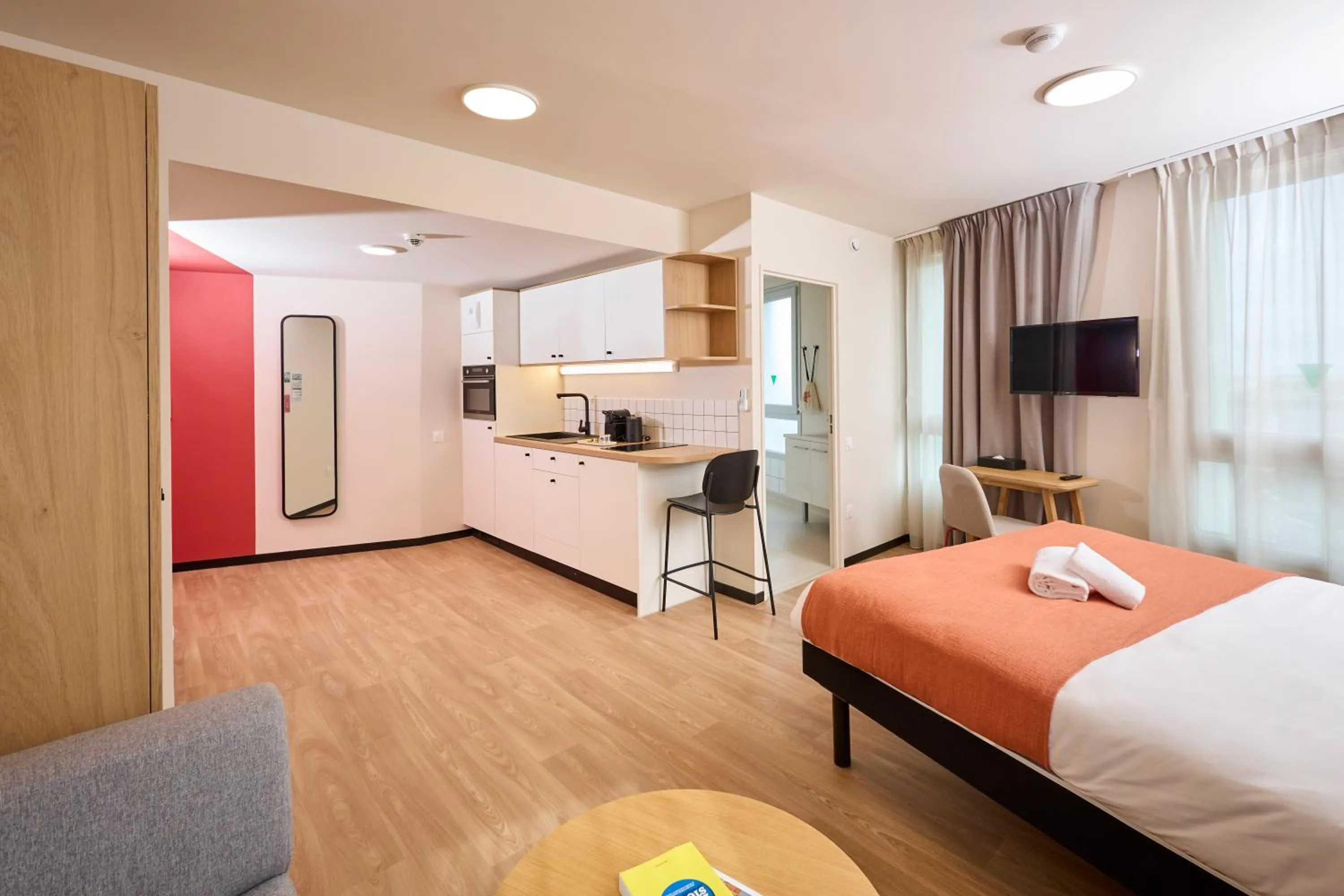 Bedroom, Bed in Hife Vélizy