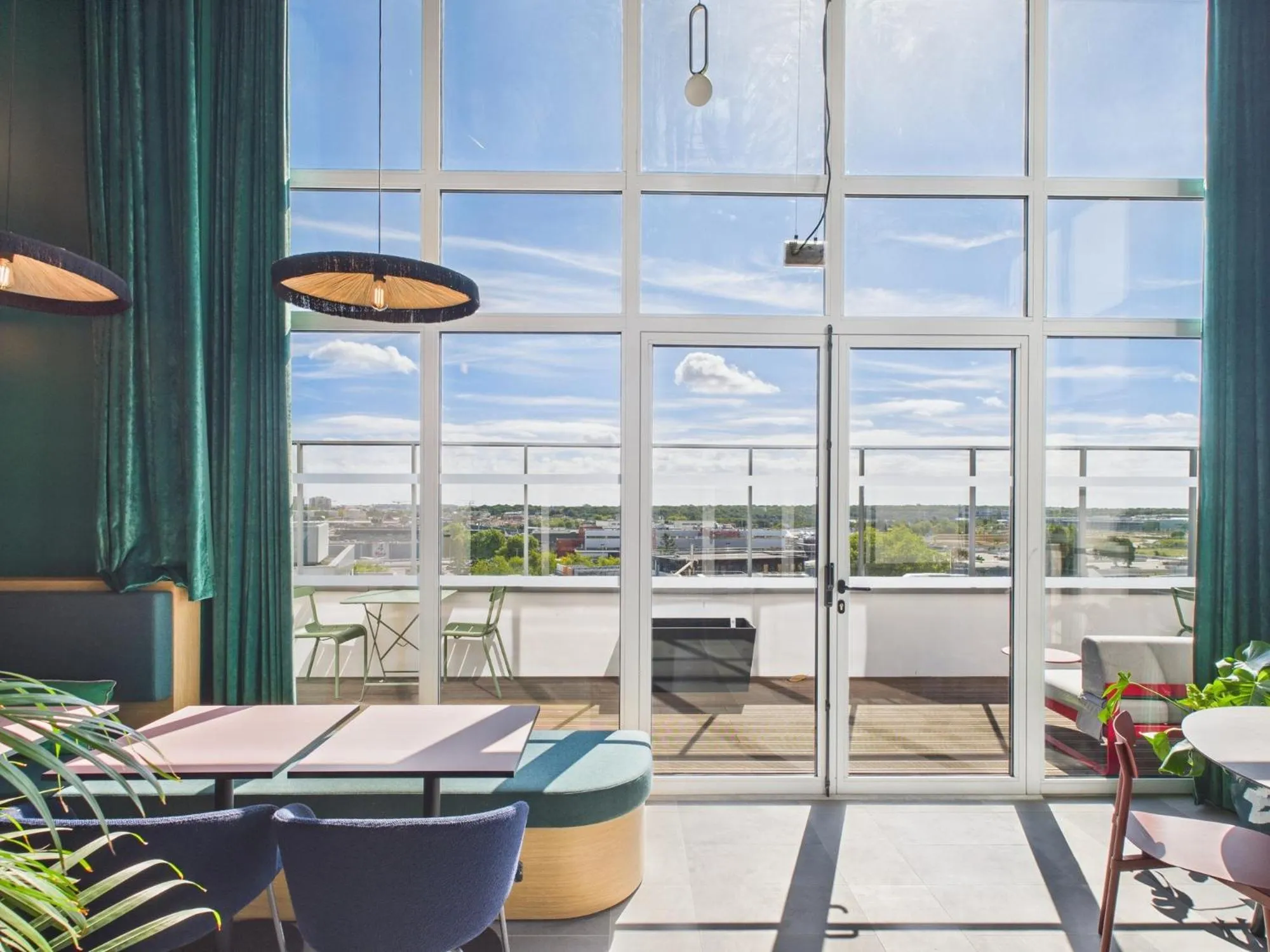 Lounge or bar in Hife Vélizy