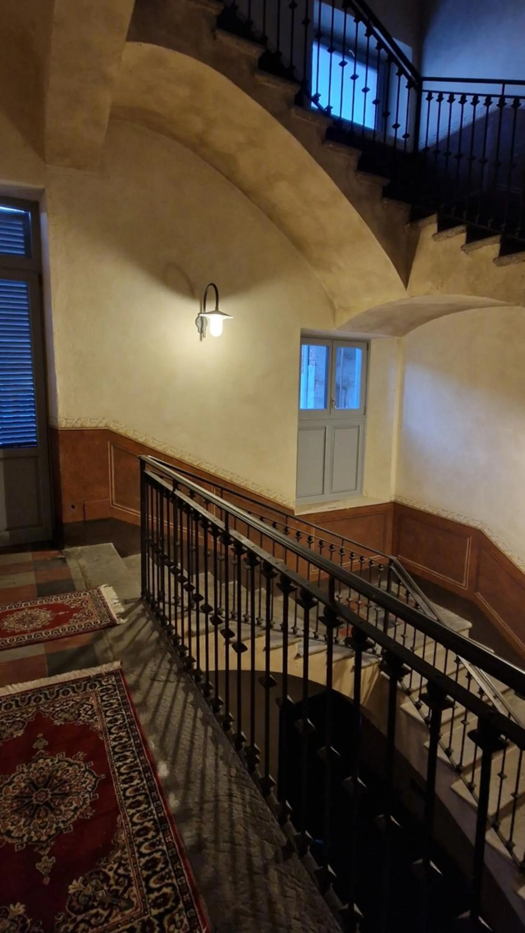 Text overlay in Villa Cavalleri