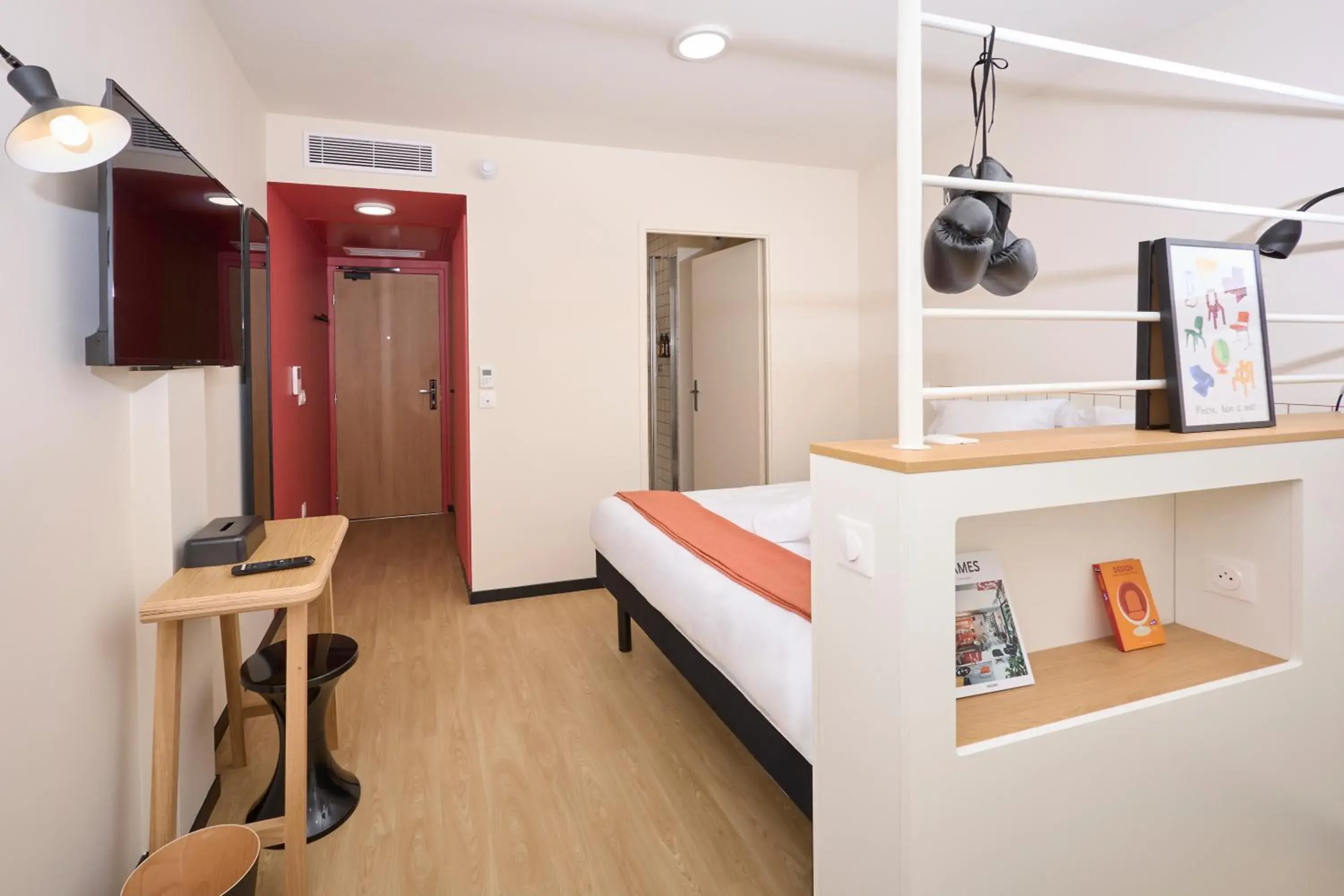 Bedroom, Bed in Hife Bordeaux Bedroom, Bed in Hife Bordeaux