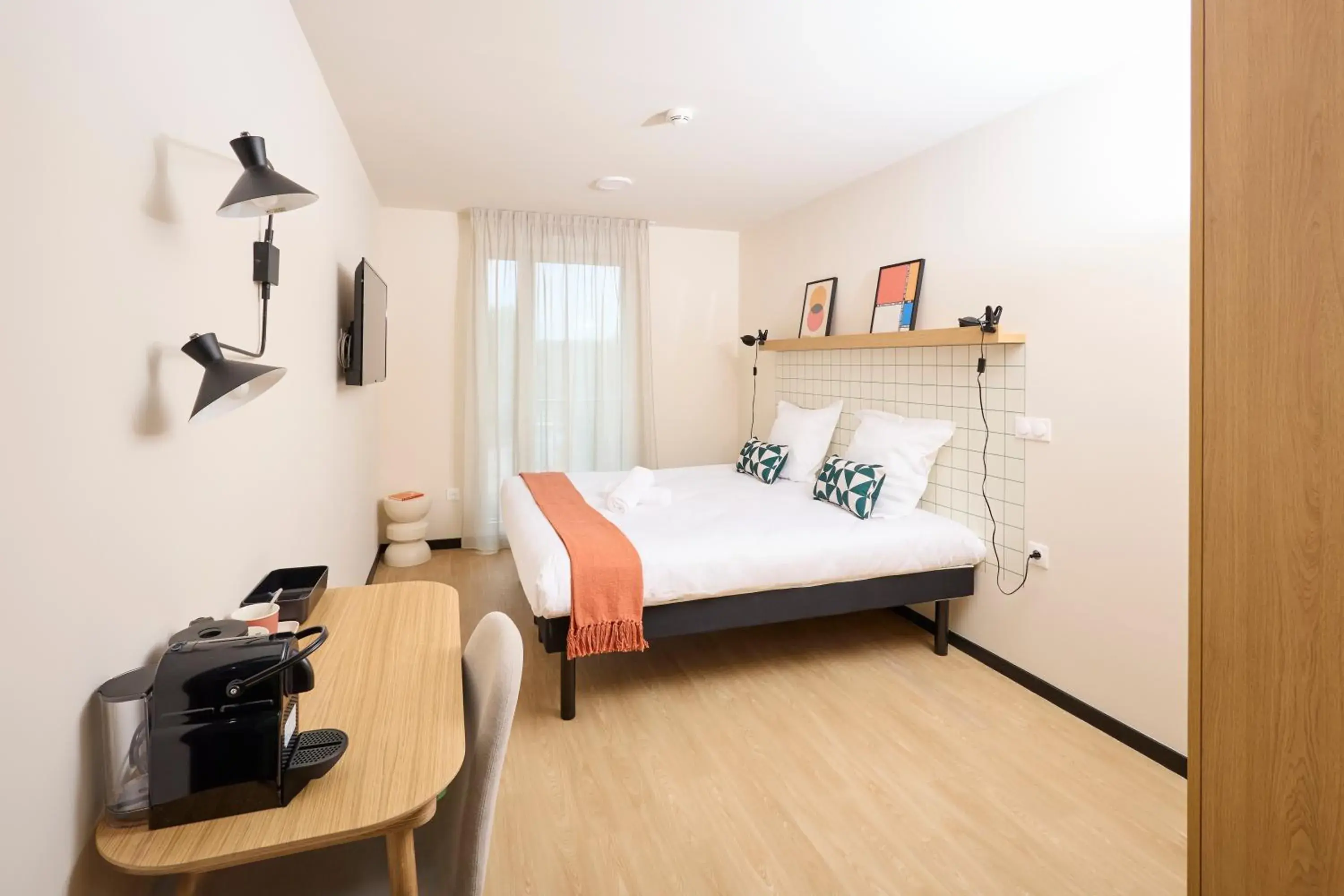 Bedroom, Bed in Hife Bordeaux Bedroom, Bed in Hife Bordeaux