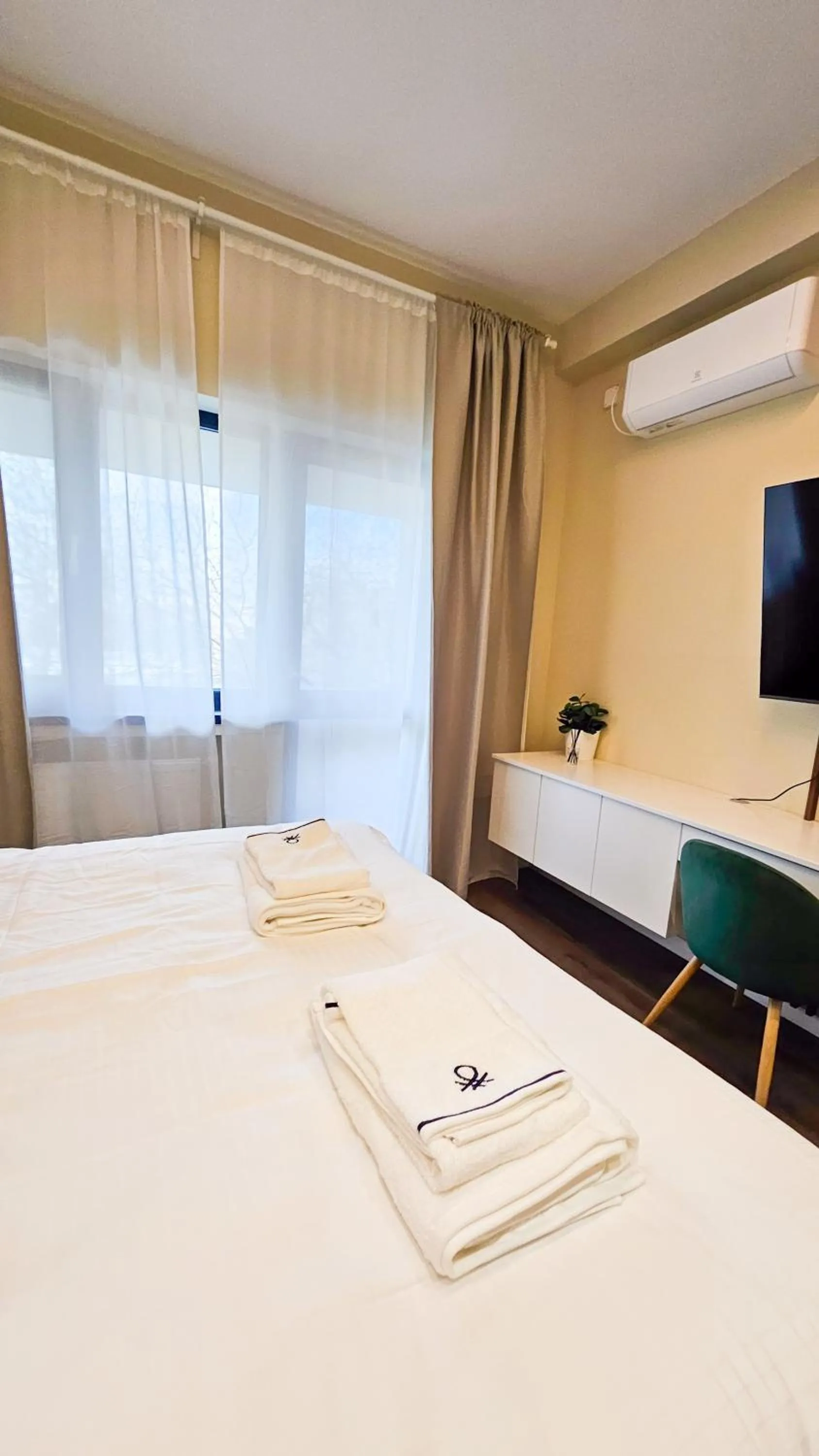 Bed in Little Bucharest downtown apartments Romana