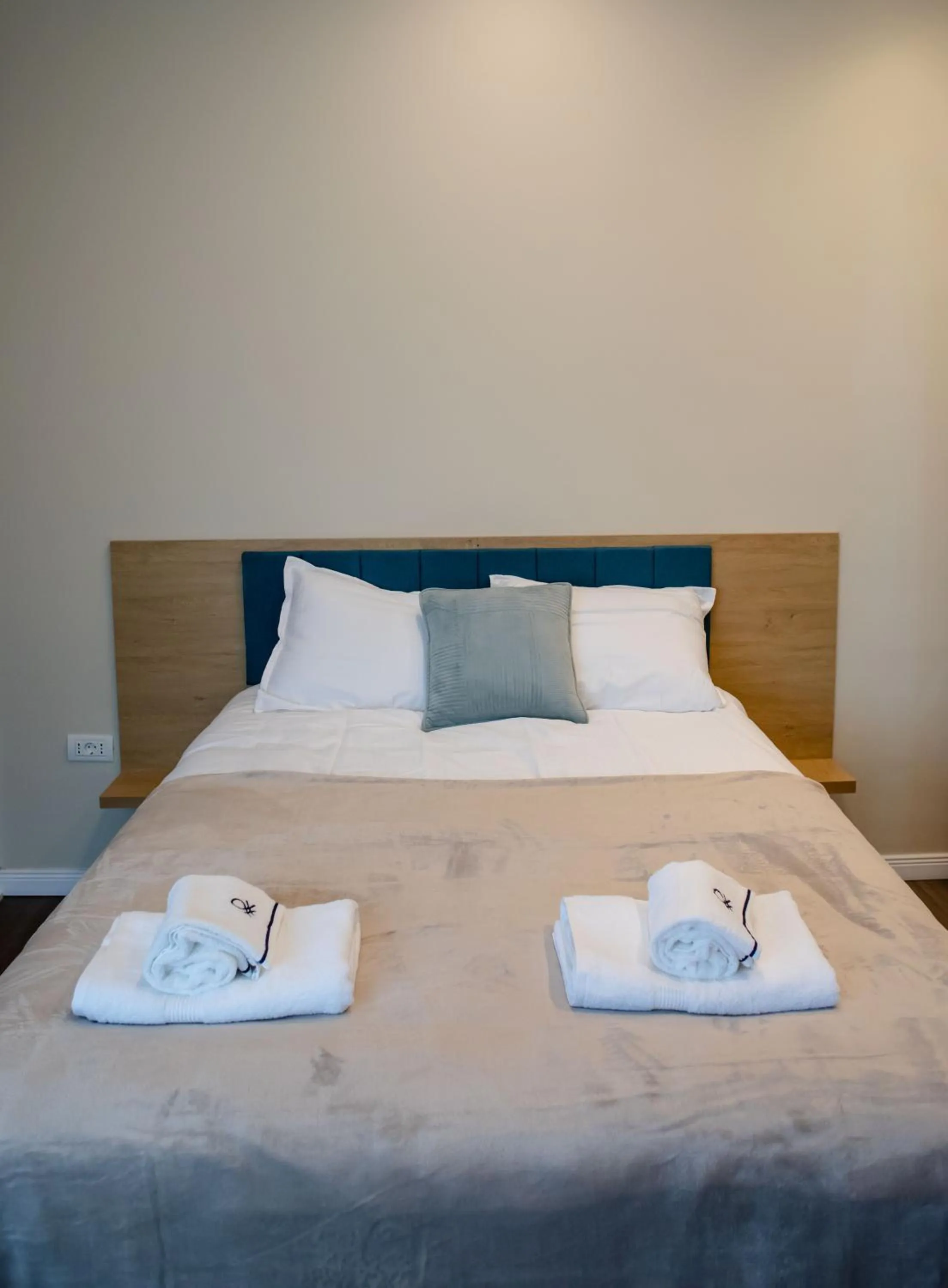 Bed in Little Bucharest downtown apartments Romana