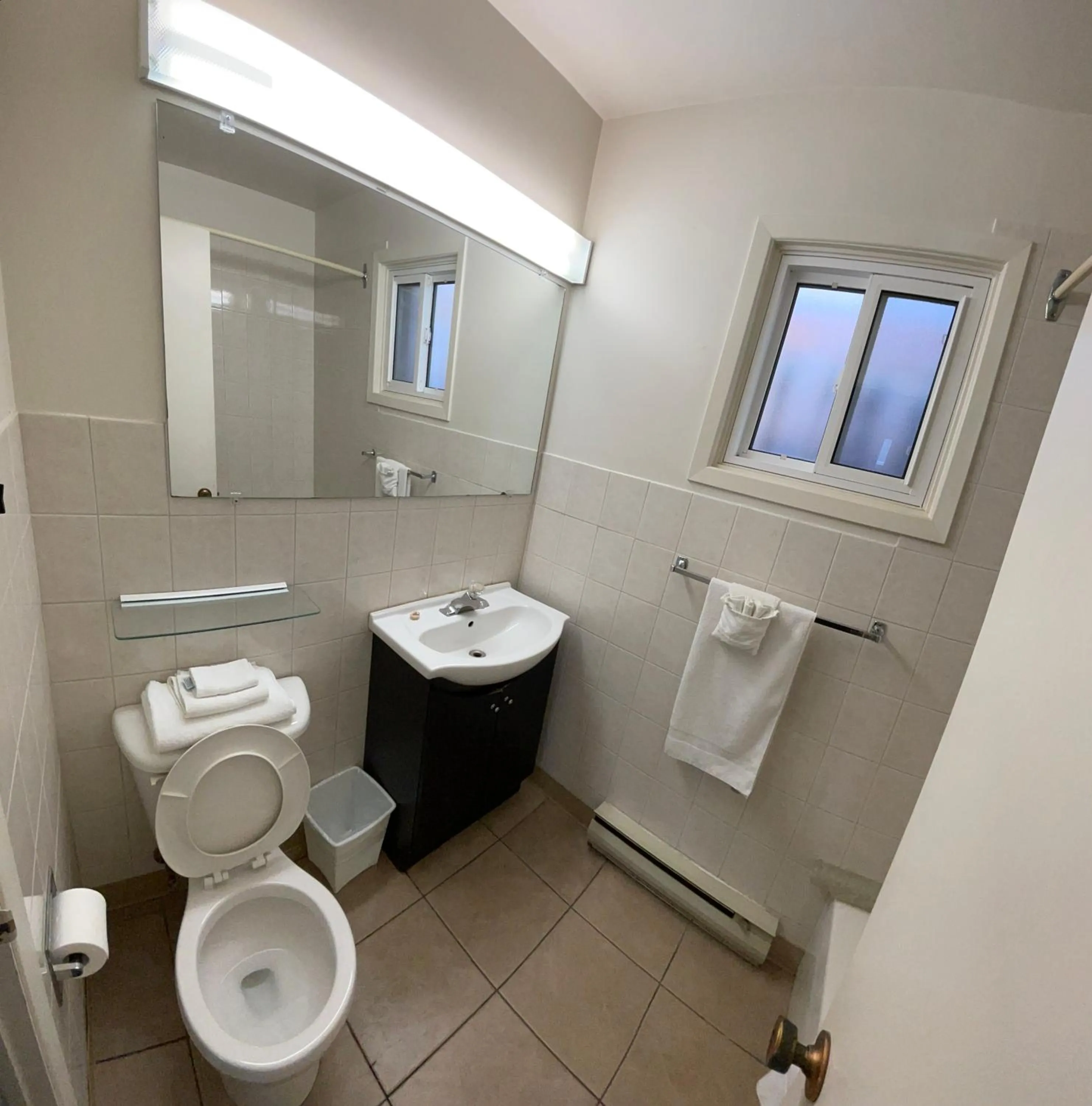 Bathroom in Adams Motel