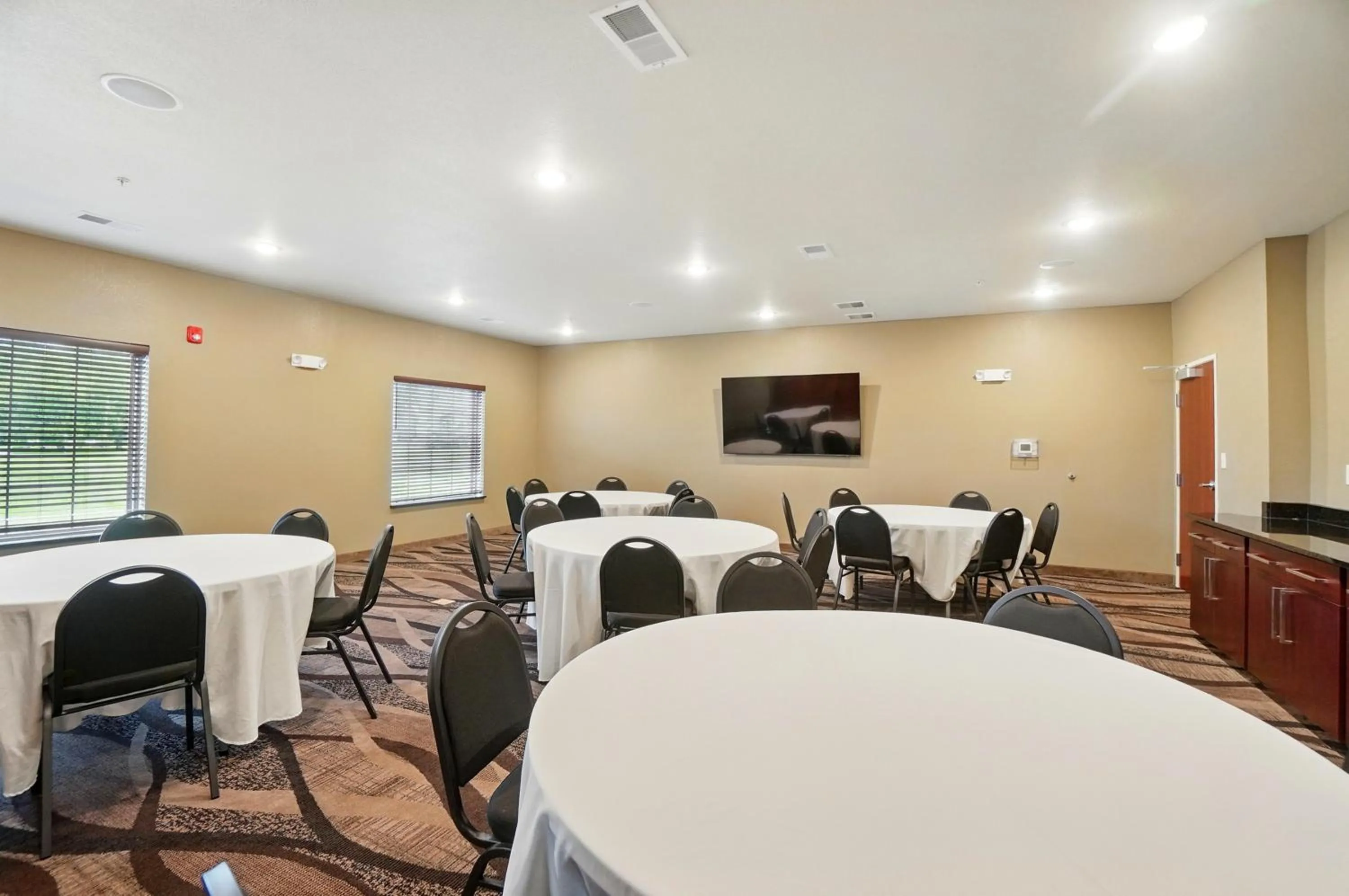 Meeting/conference room in Cobblestone Hotel & Suites - Eaton