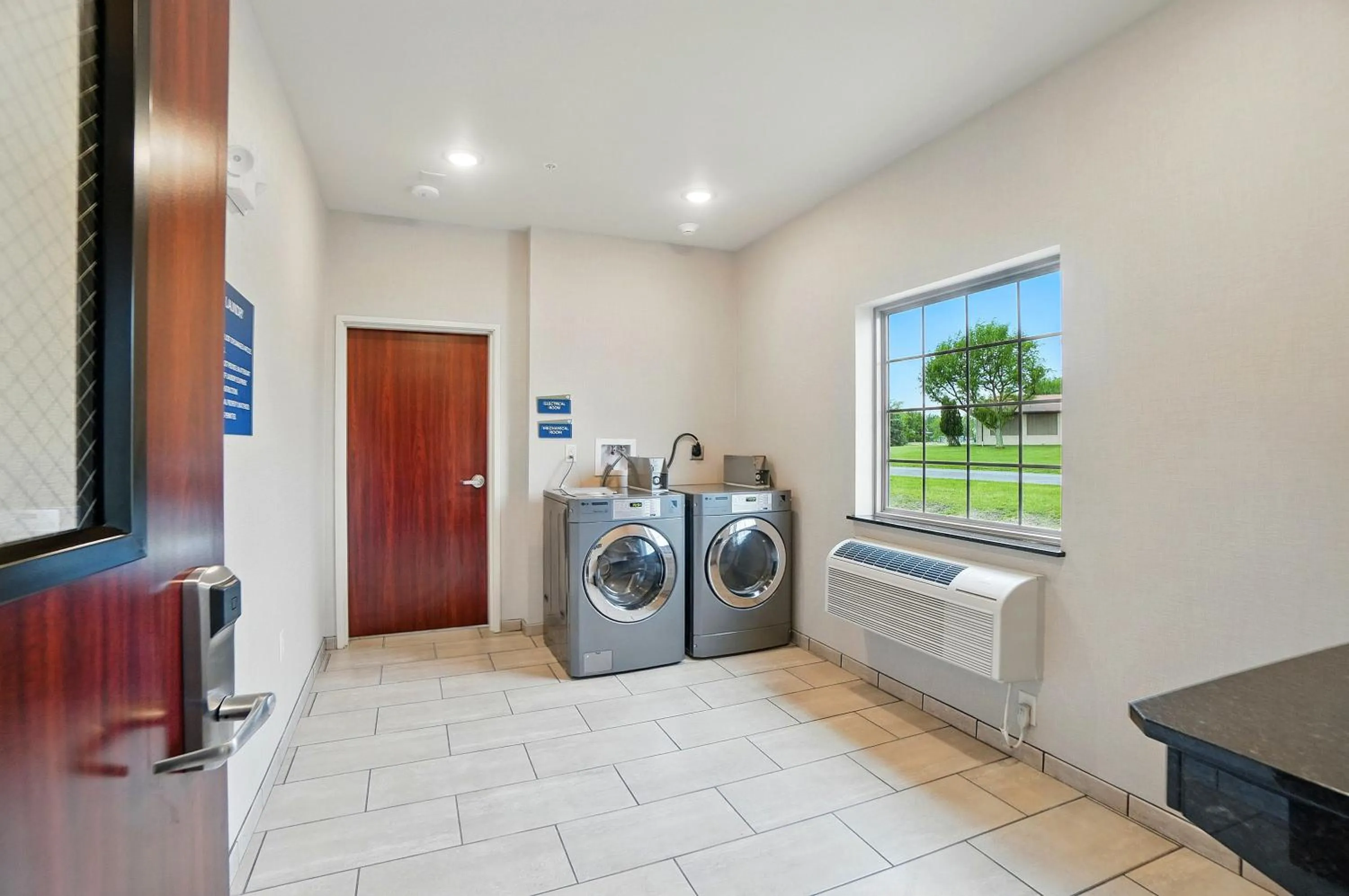 laundry in Cobblestone Hotel & Suites - Eaton