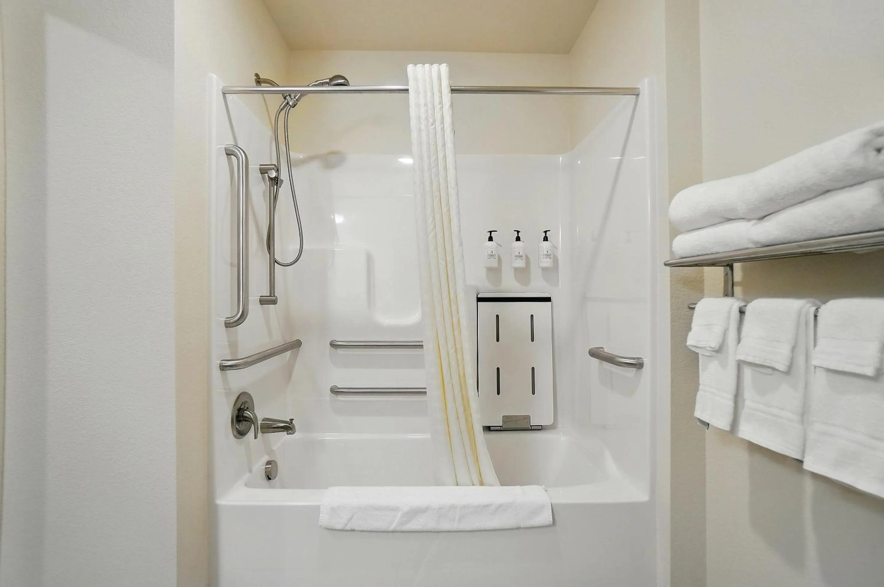 Bathroom in Cobblestone Hotel & Suites - Eaton