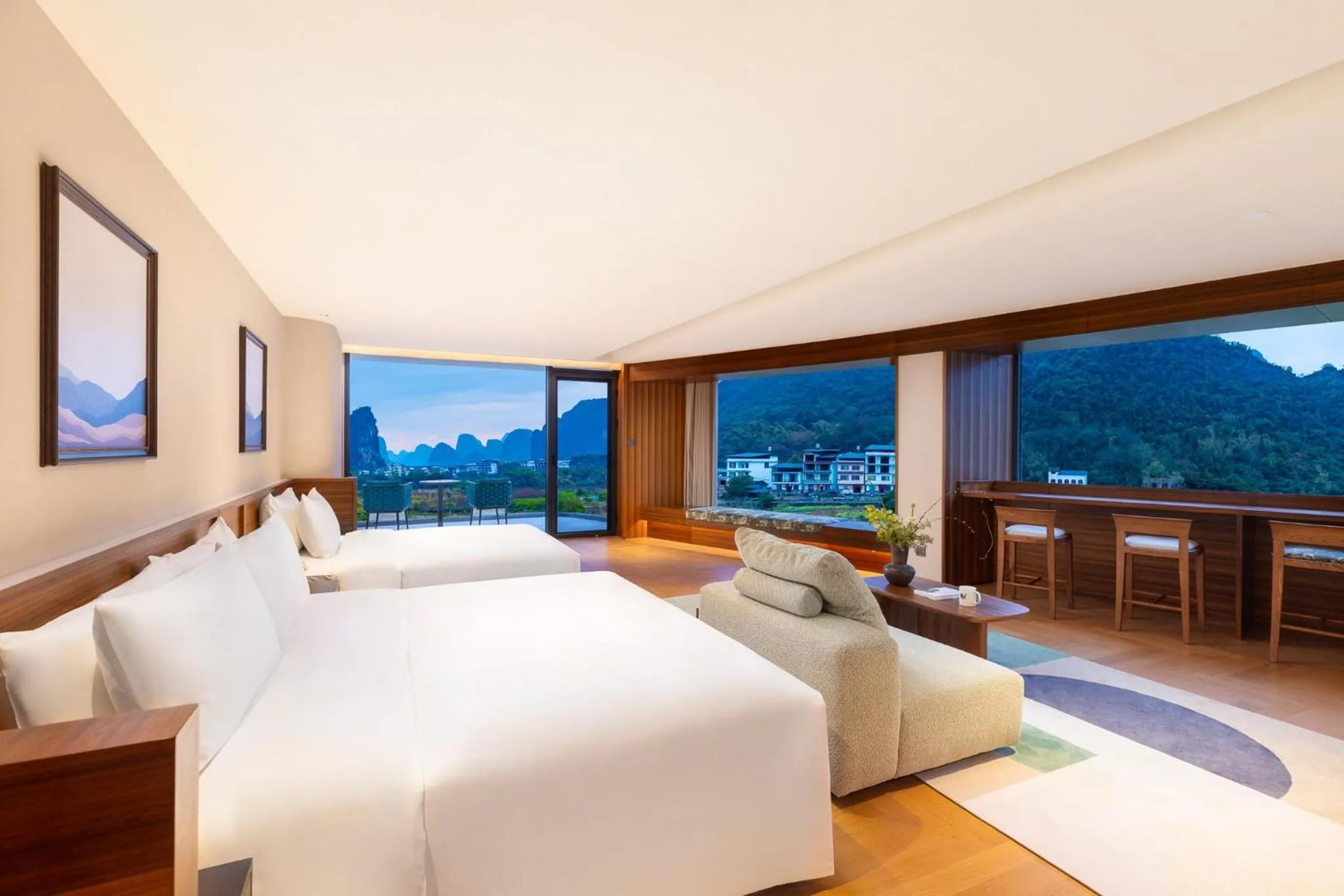 Photo of the whole room, Bed in voco Guilin Yangshuo