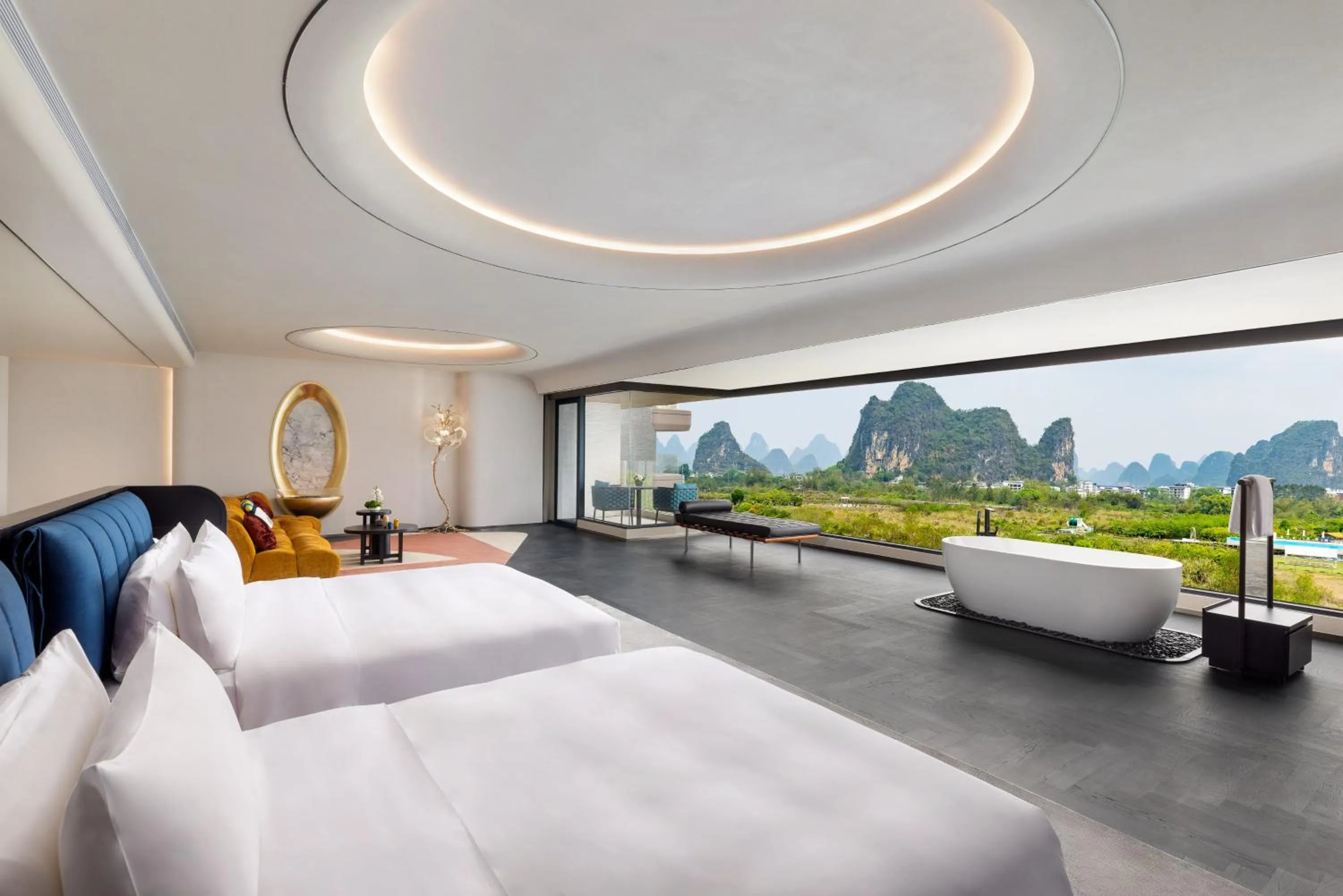 Photo of the whole room, Bed in voco Guilin Yangshuo