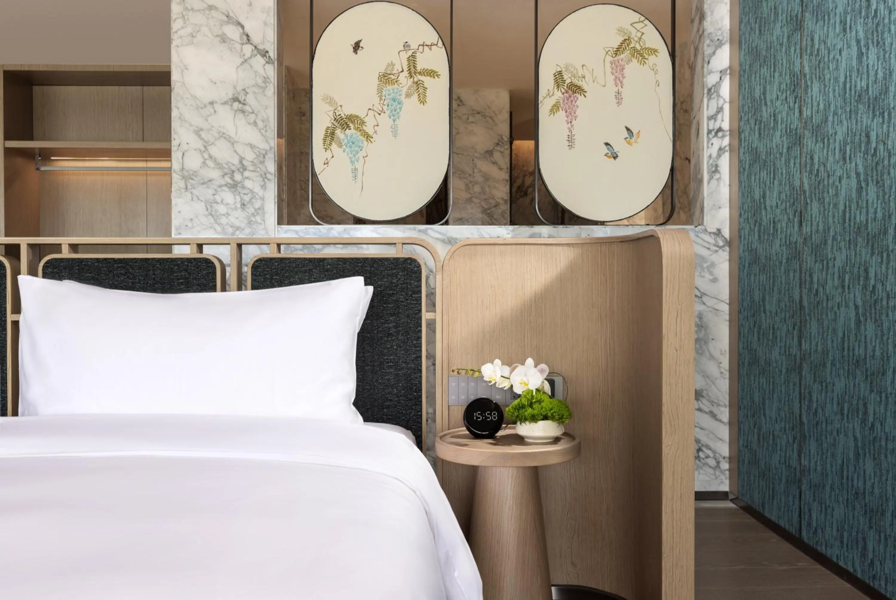 Photo of the whole room, Bed in voco Guilin Yangshuo