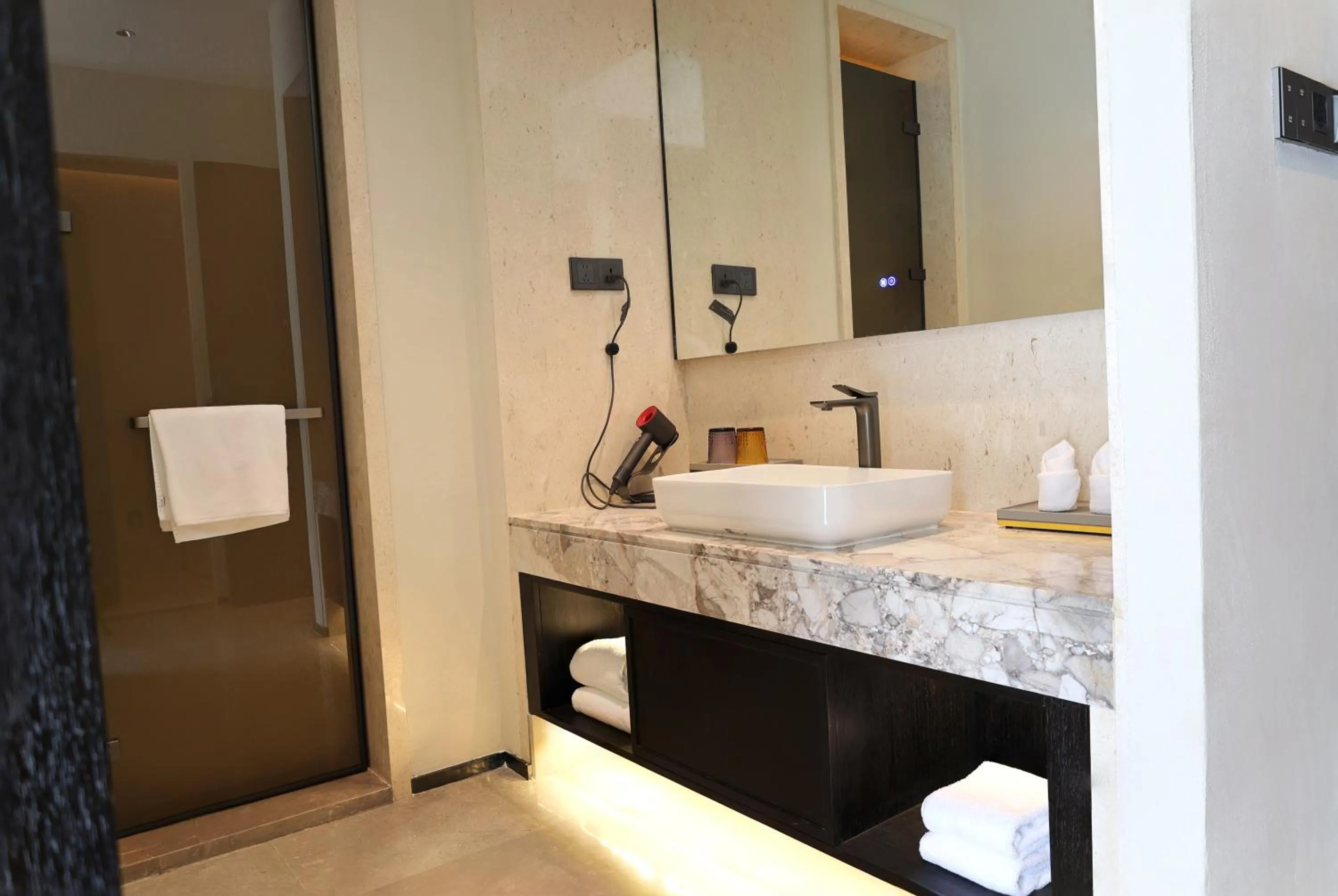 Toilet in voco Guilin Yangshuo