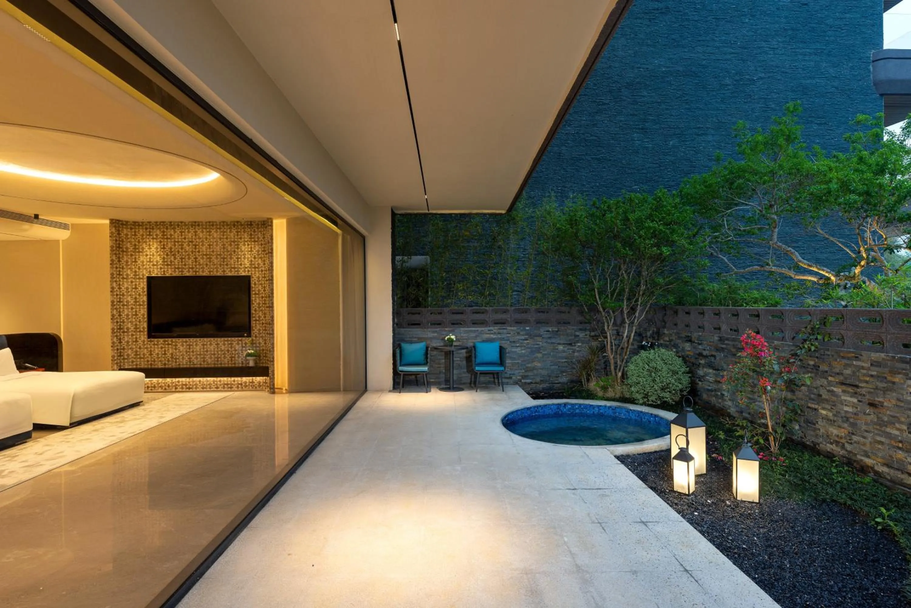 Photo of the whole room, Bed in voco Guilin Yangshuo