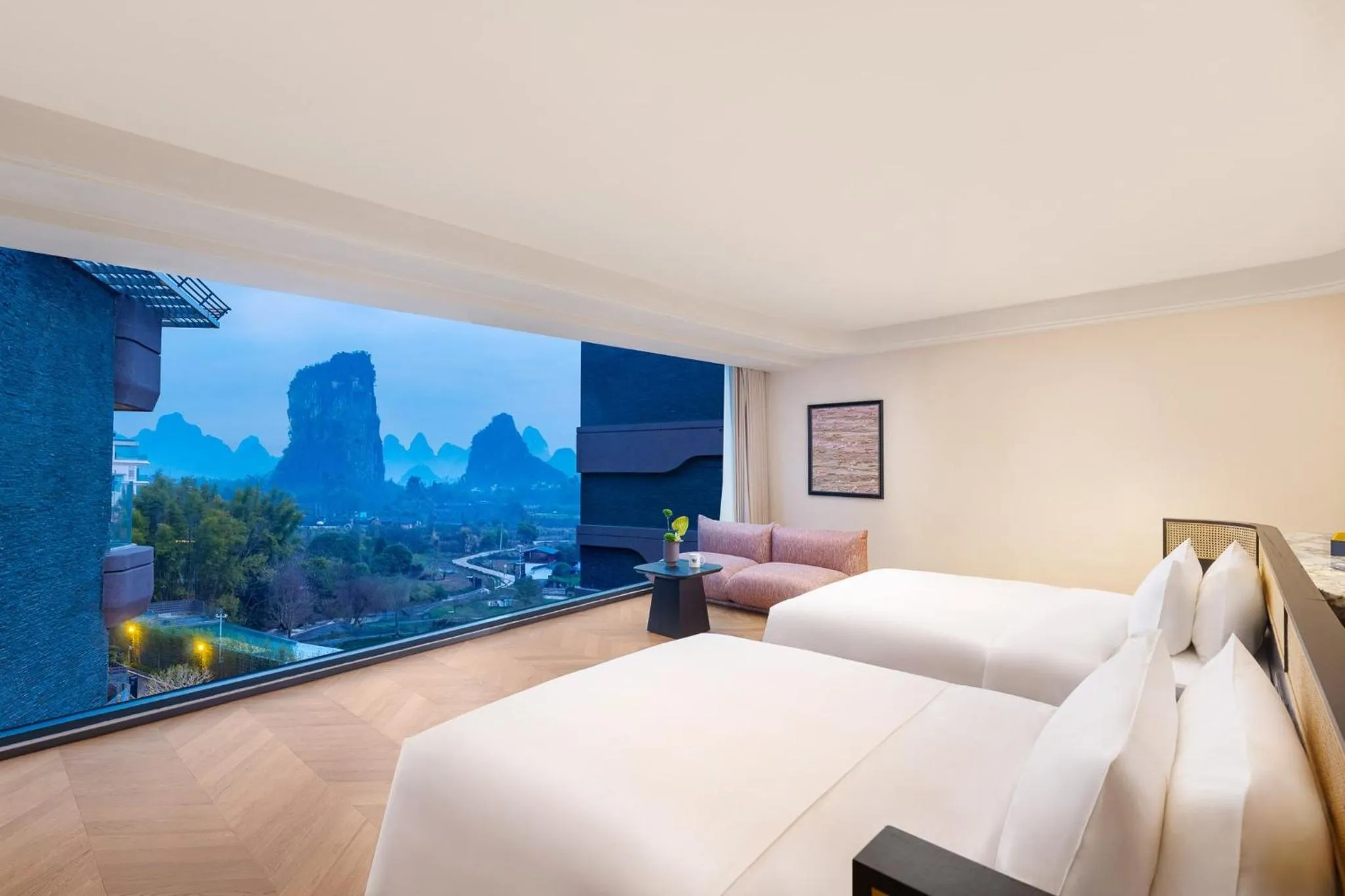 Photo of the whole room, Bed in voco Guilin Yangshuo