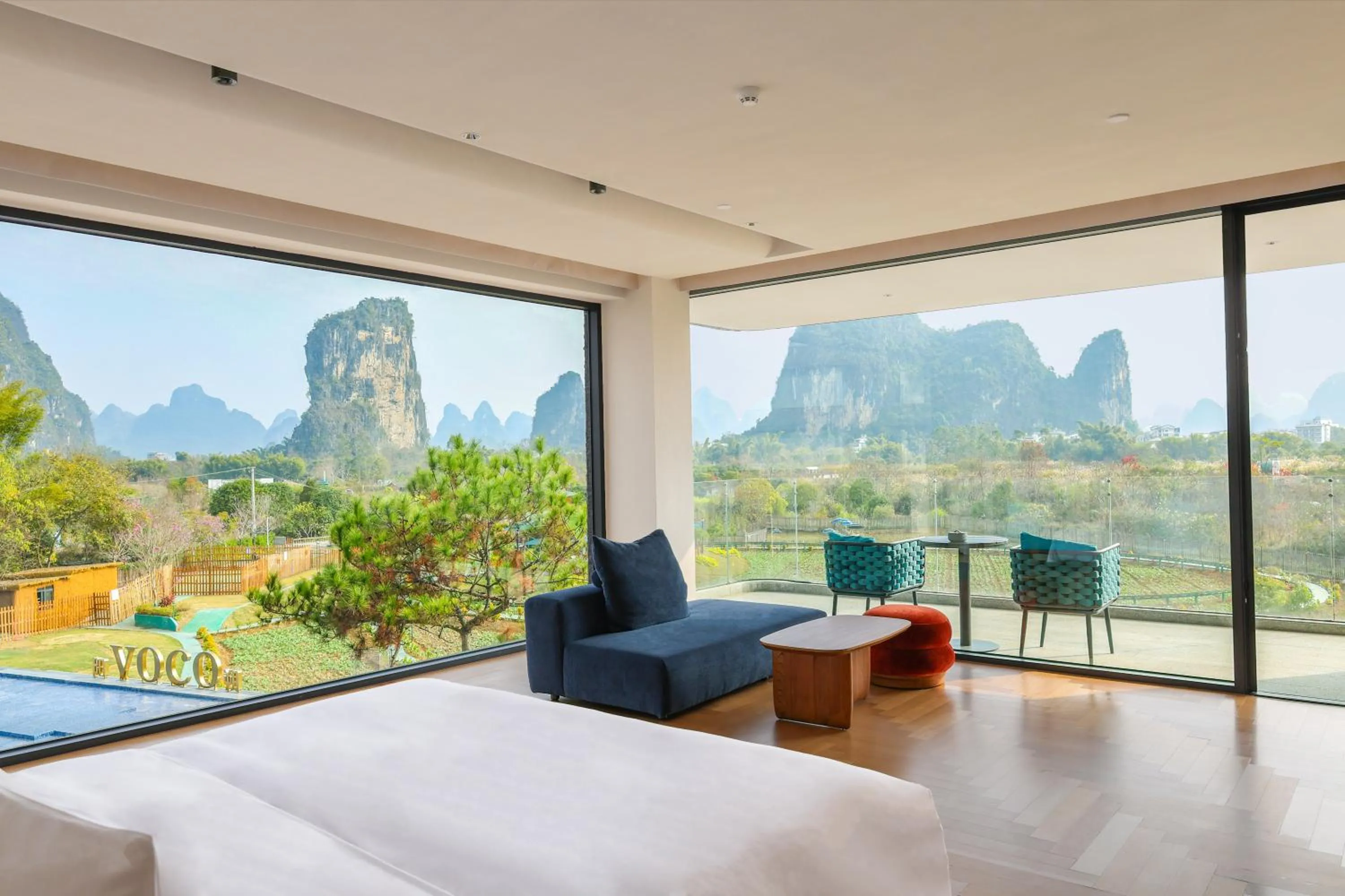 Photo of the whole room, Bed in voco Guilin Yangshuo