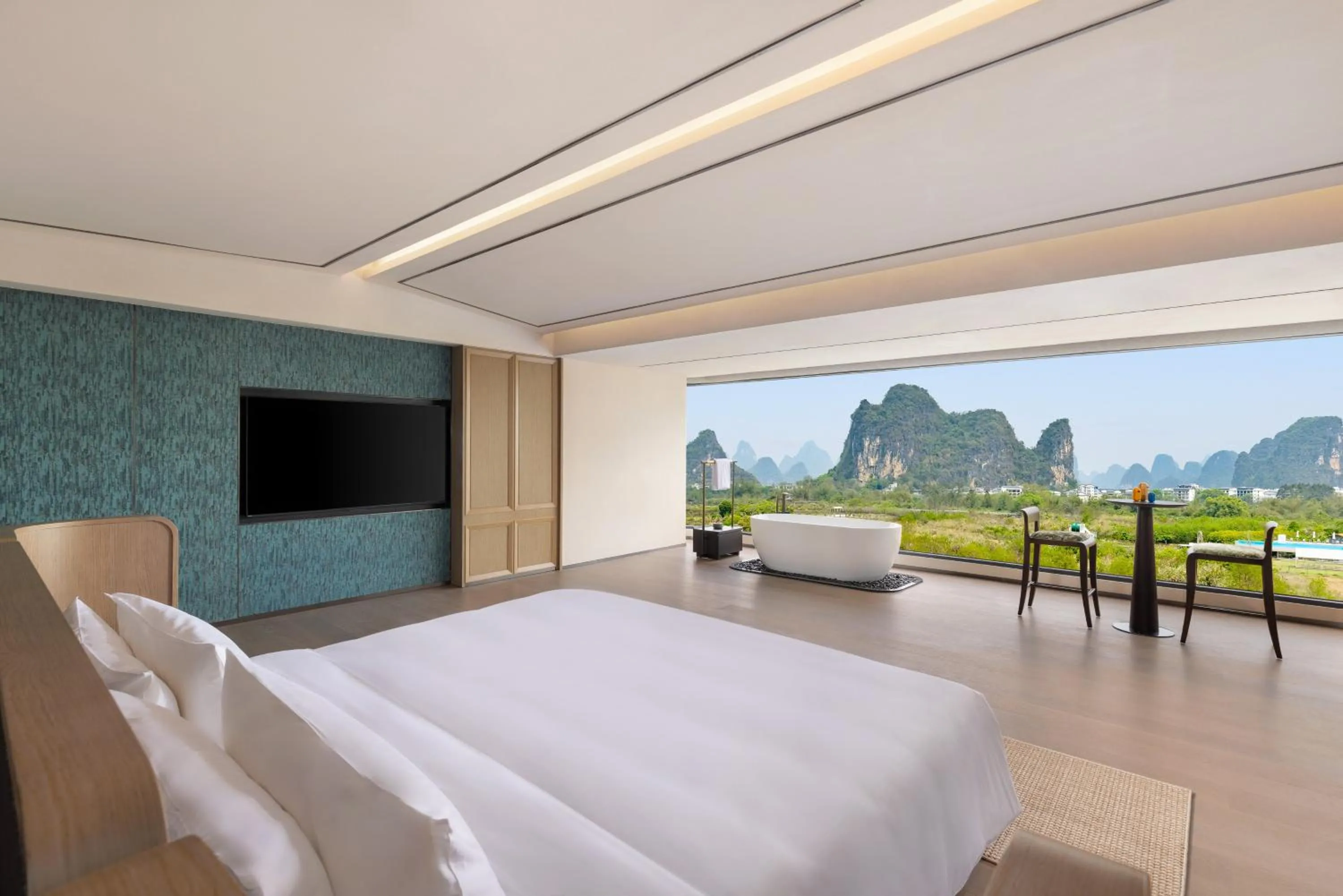 Photo of the whole room, Bed in voco Guilin Yangshuo