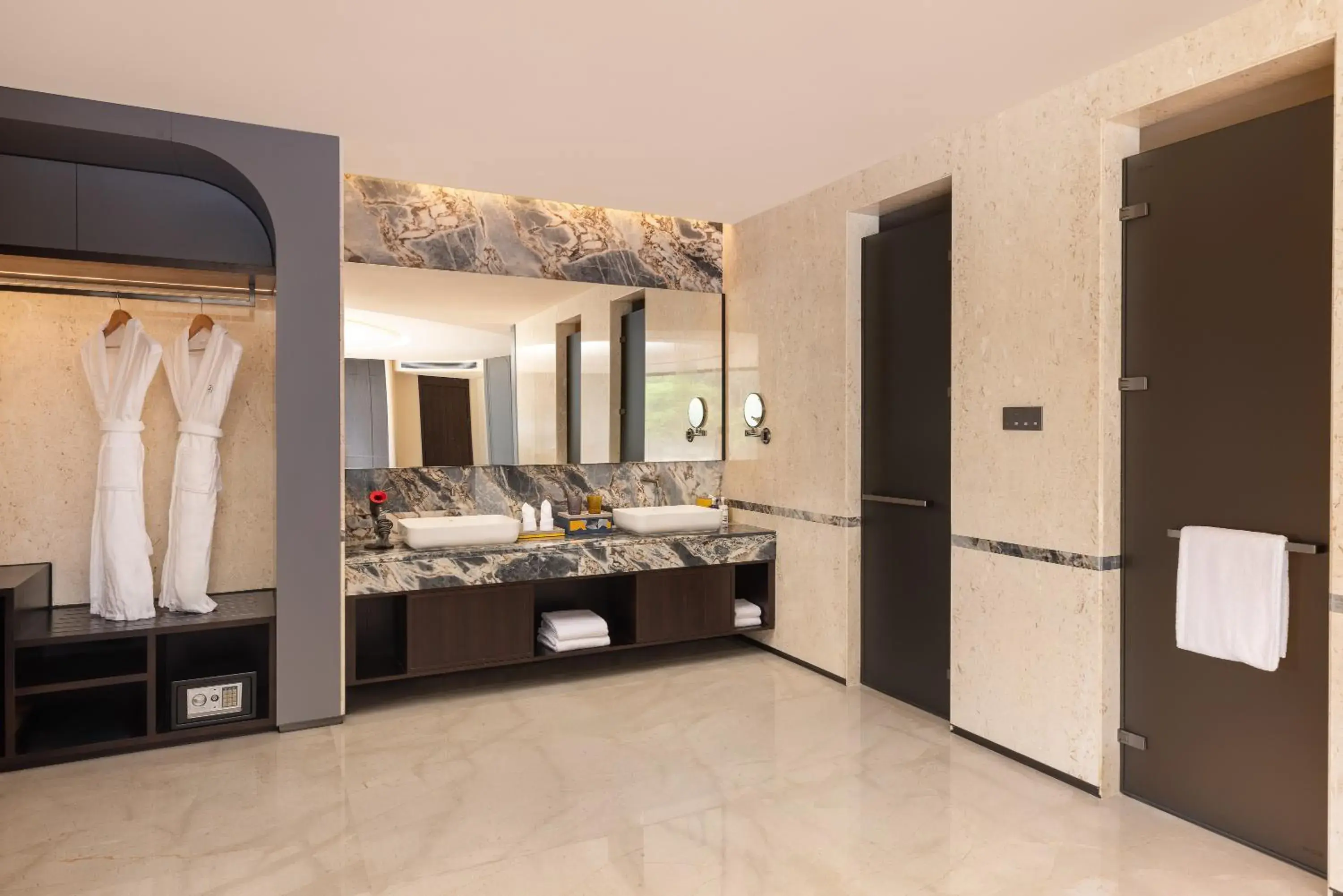 Toilet, Bed in voco Guilin Yangshuo Toilet, Bed in voco Guilin Yangshuo