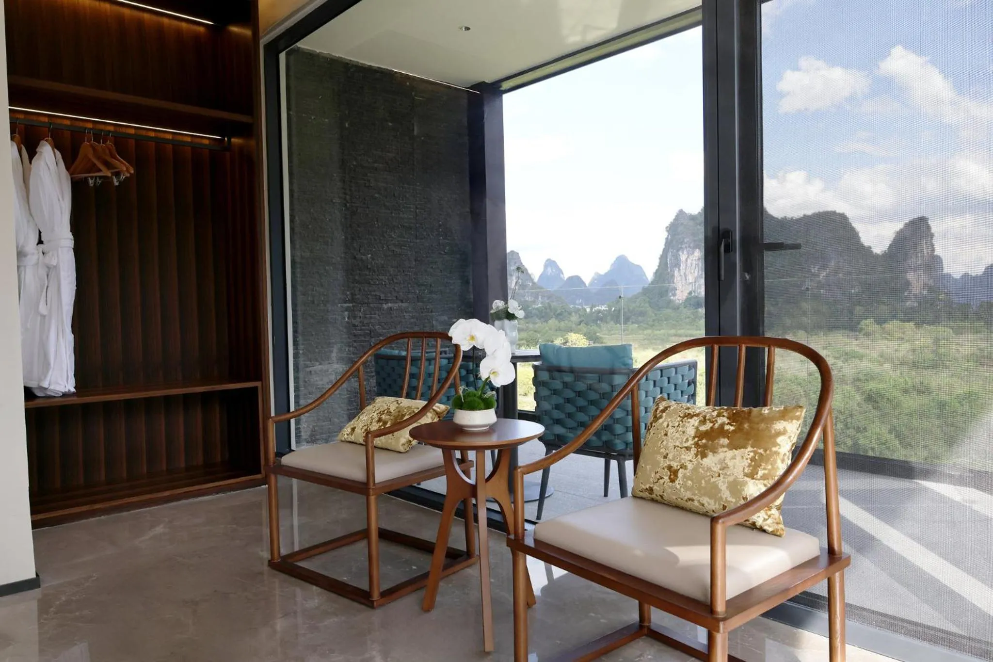 Photo of the whole room in voco Guilin Yangshuo