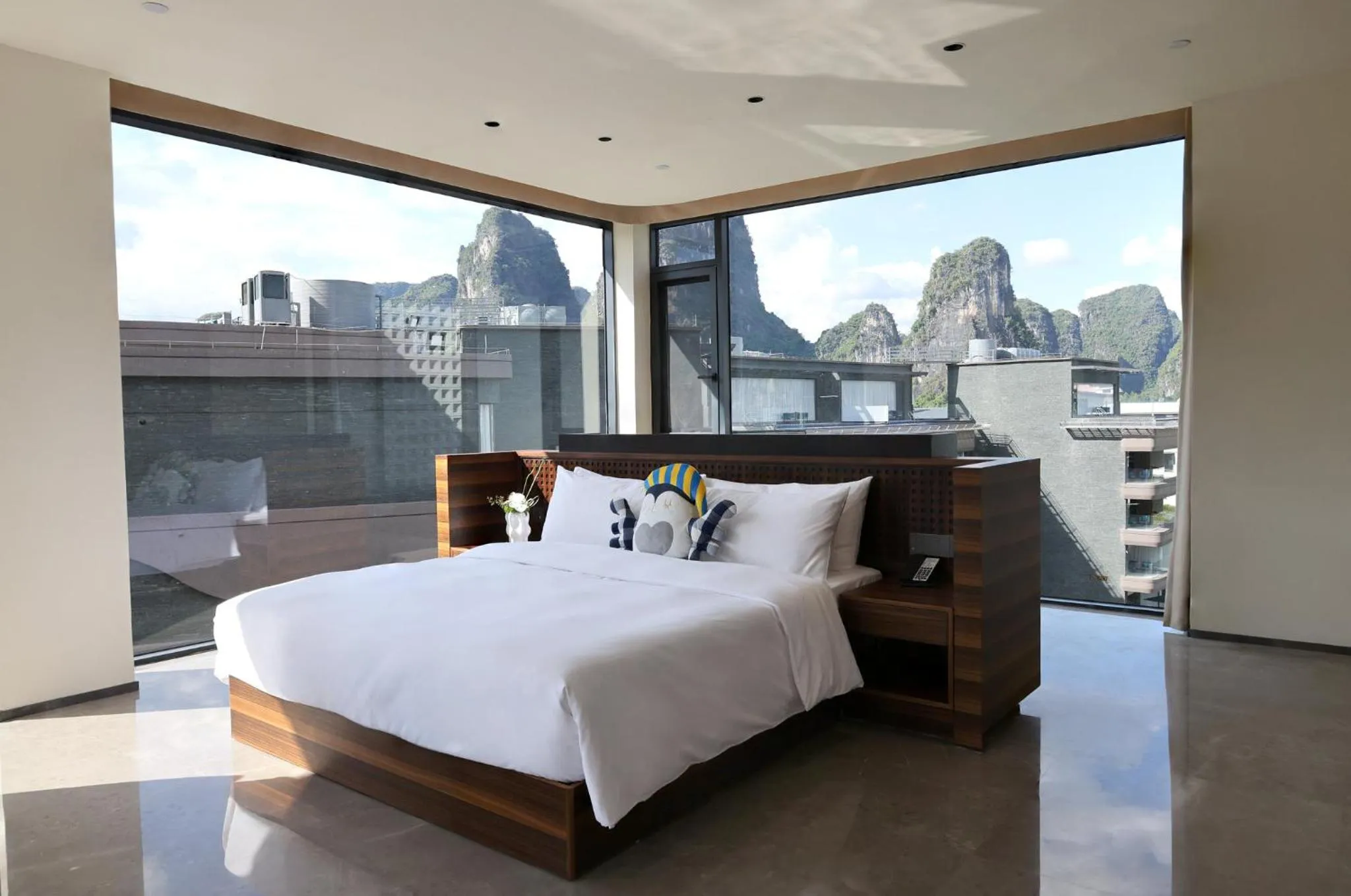 Photo of the whole room, Bed in voco Guilin Yangshuo