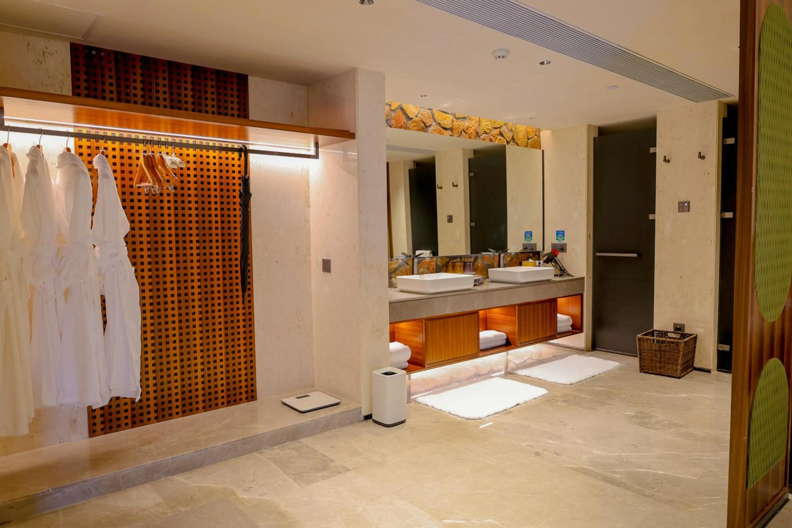 Toilet in voco Guilin Yangshuo