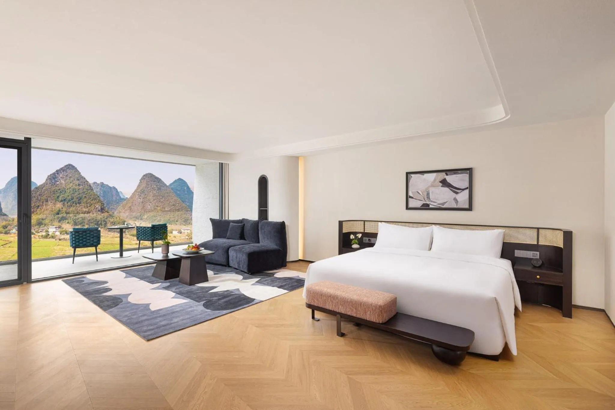 Photo of the whole room, Bed in voco Guilin Yangshuo