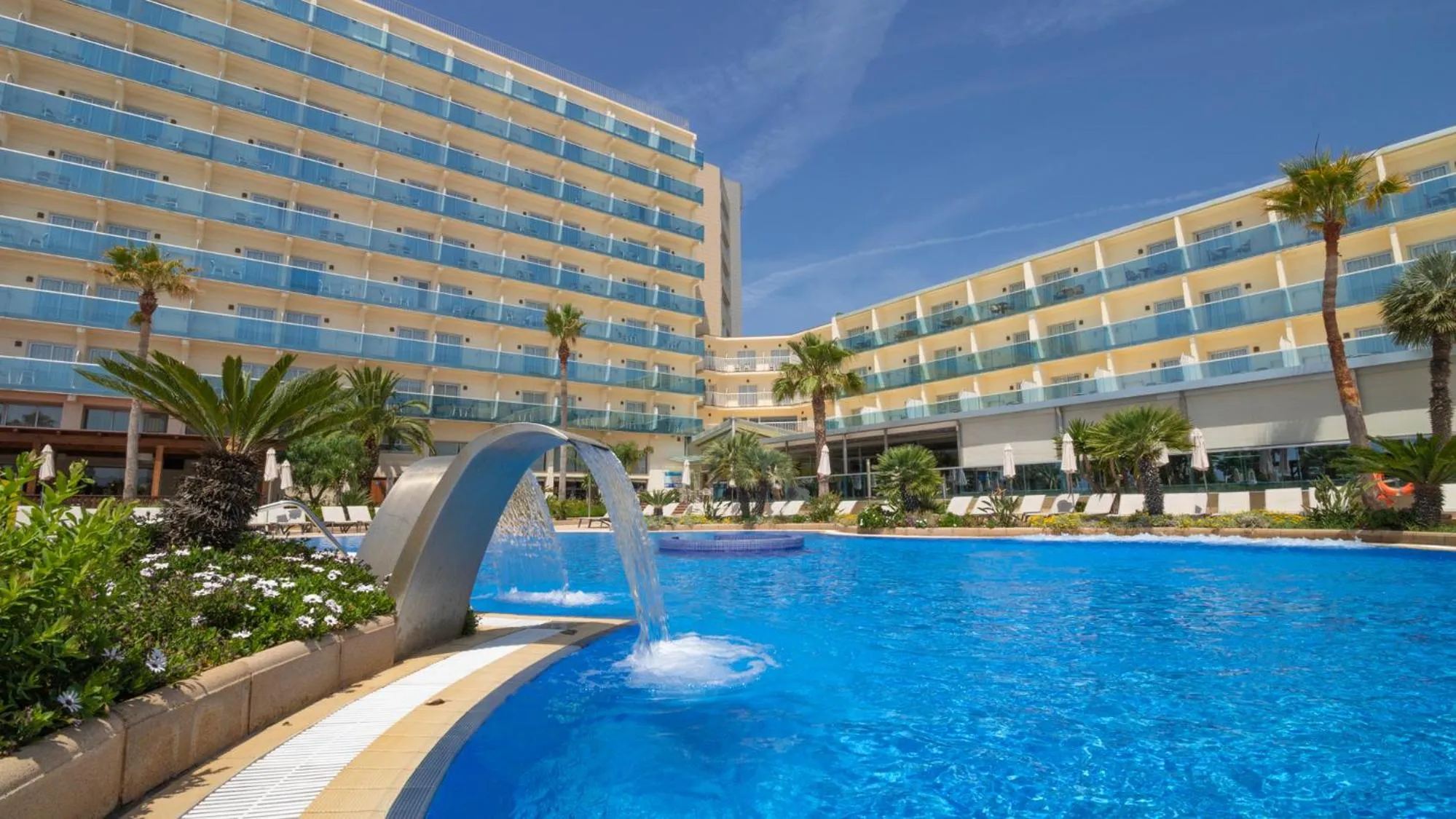 Swimming pool in Golden Taurus Aquapark Resort