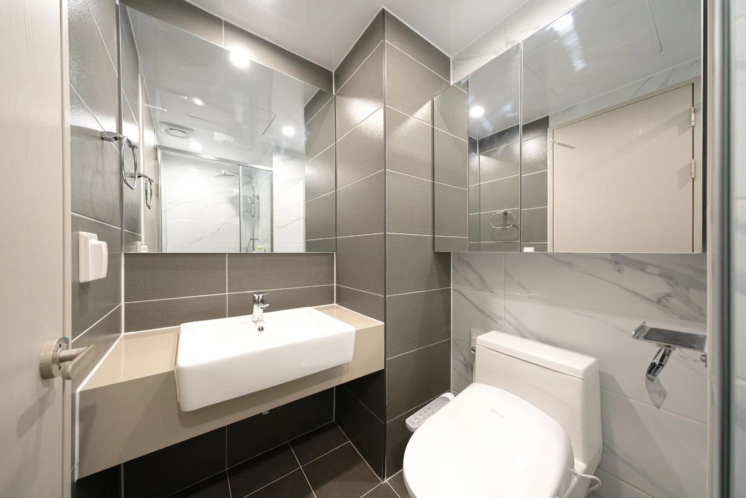 Toilet in DIAMER Hotel Sokcho by AankStay