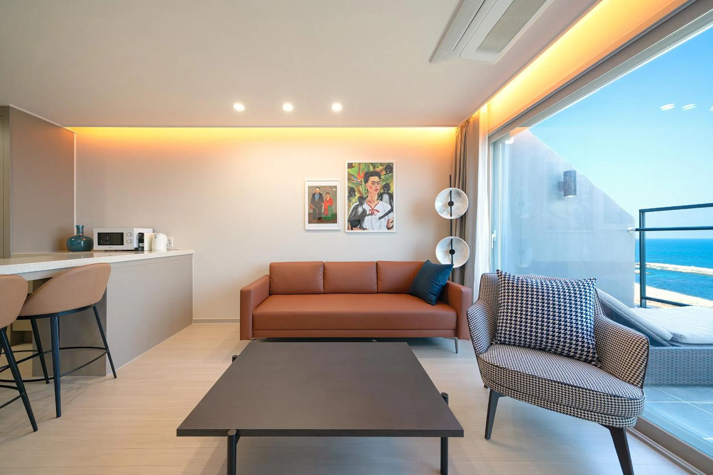 Living room in DIAMER Hotel Sokcho by AankStay