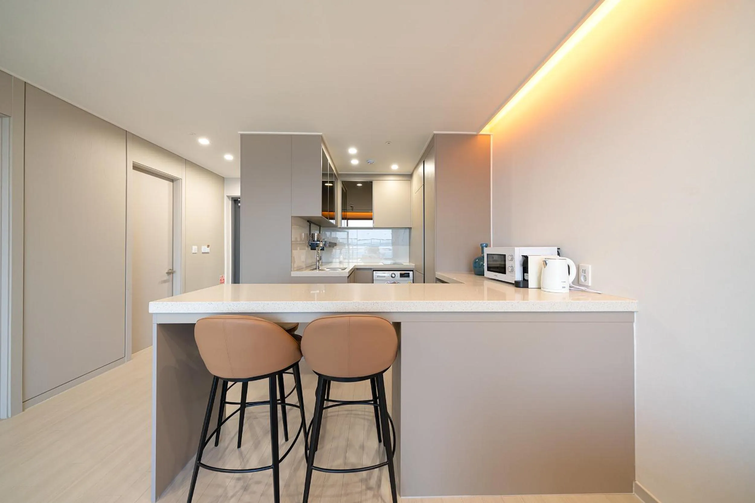 Kitchen or kitchenette in DIAMER Hotel Sokcho by AankStay