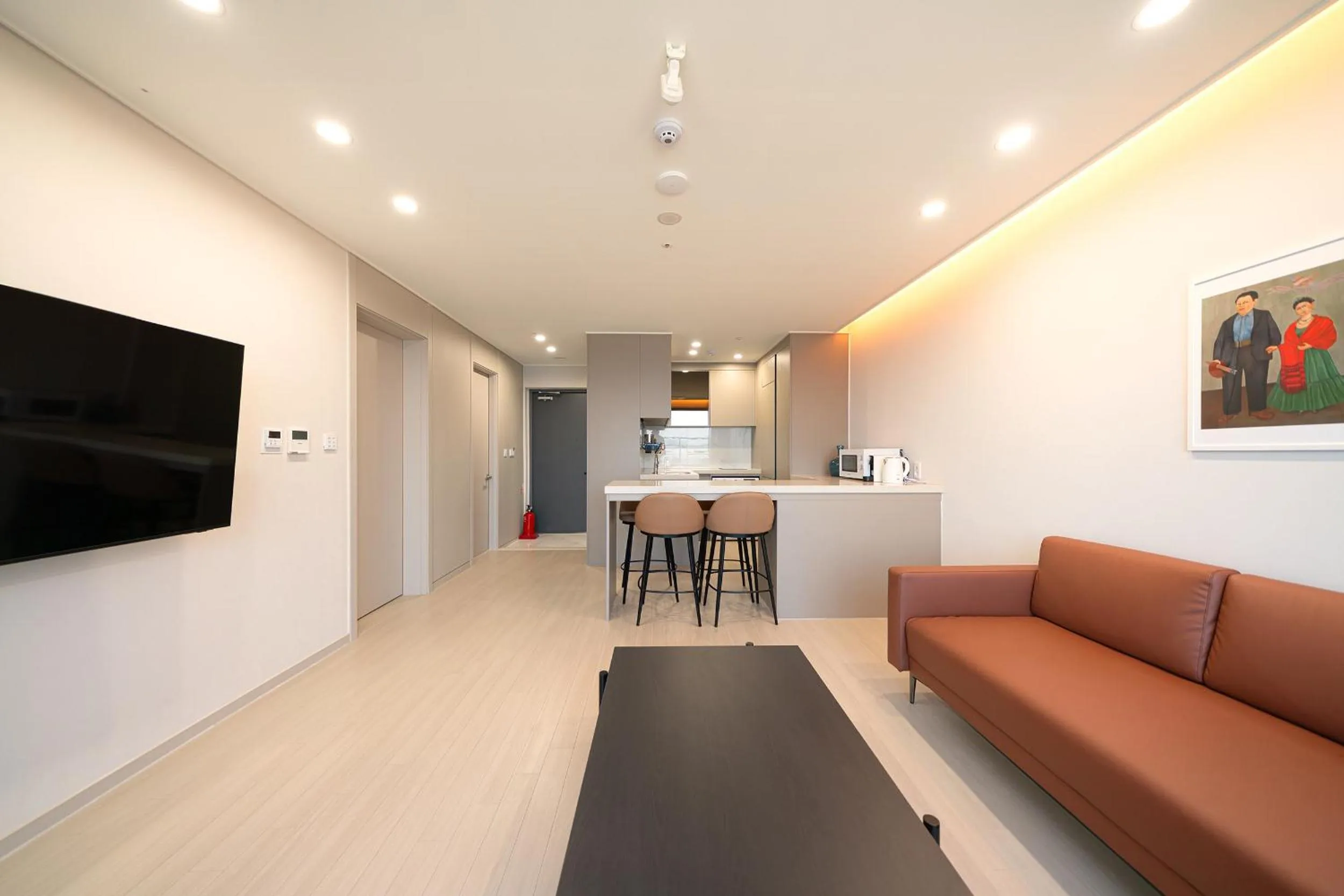 Living room in DIAMER Hotel Sokcho by AankStay