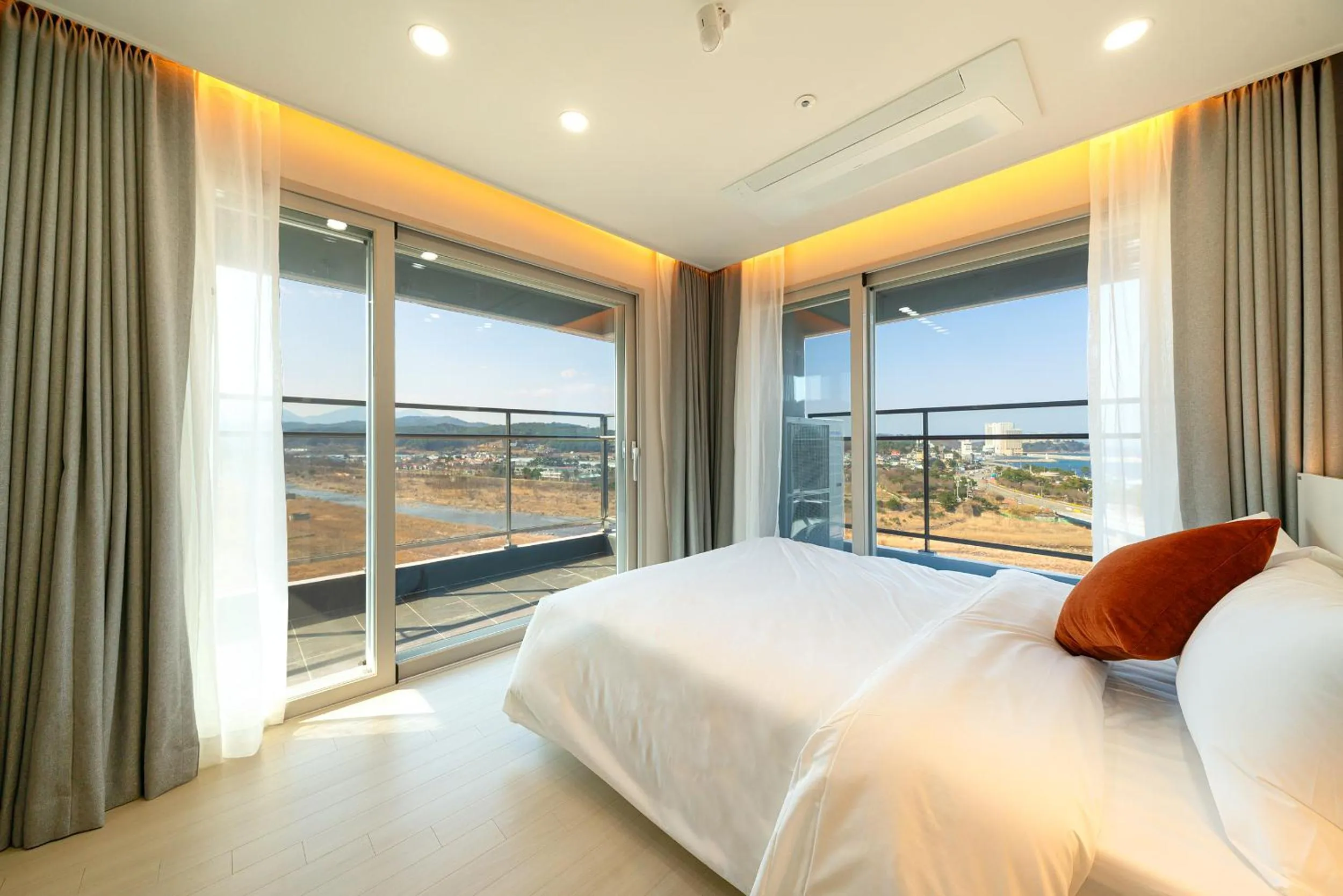 Bed in DIAMER Hotel Sokcho by AankStay