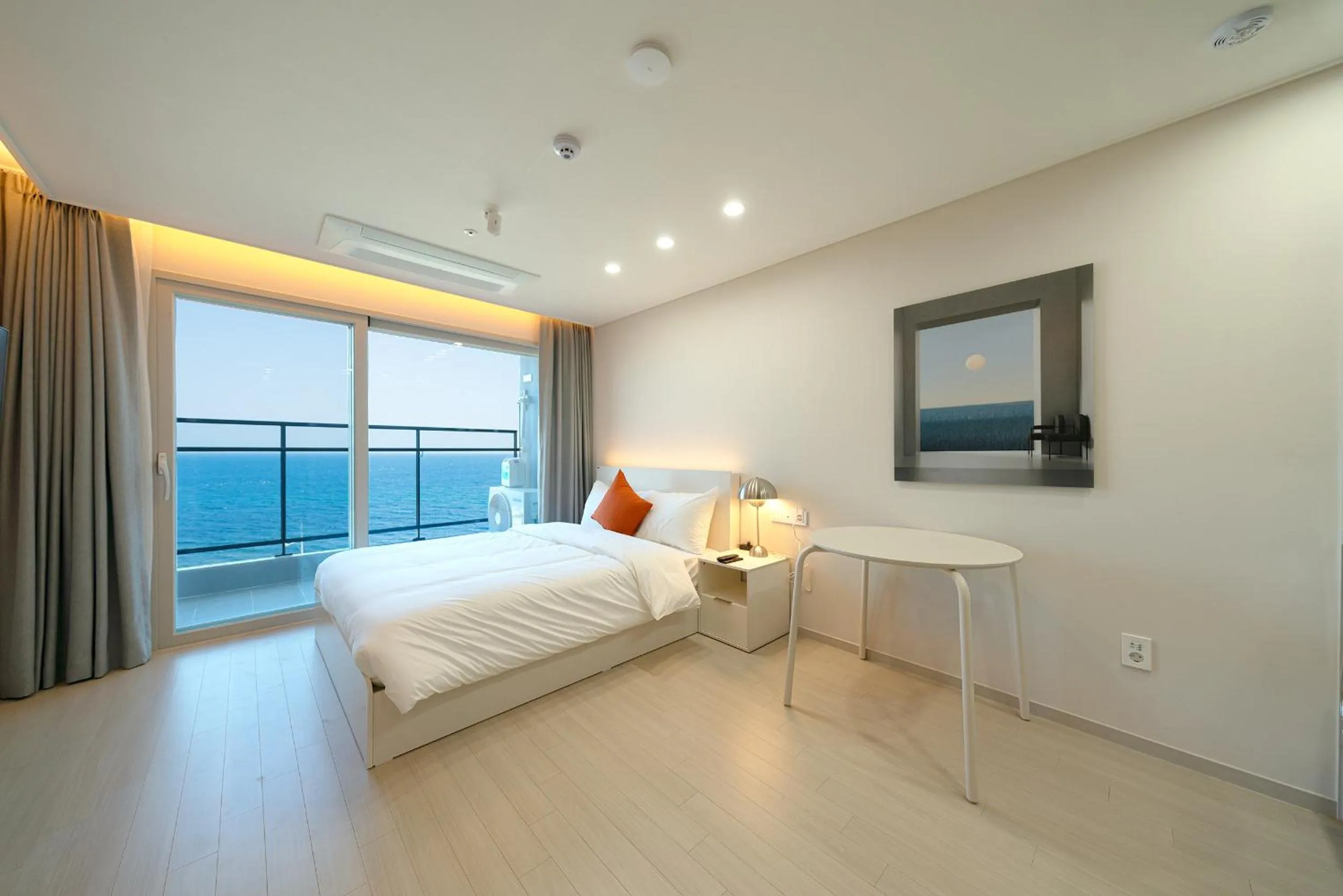 Bed in DIAMER Hotel Sokcho by AankStay